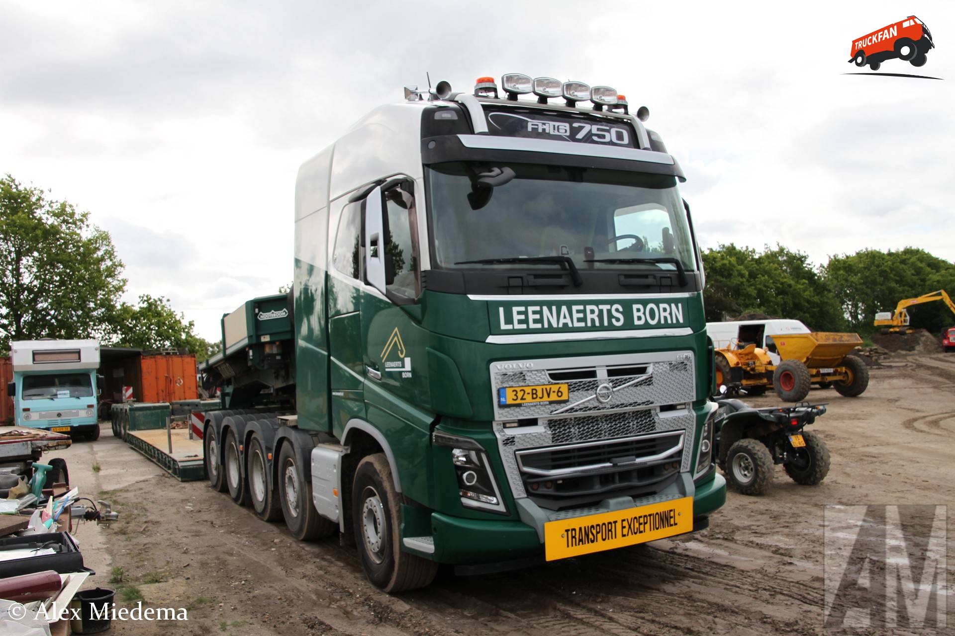 Leenaerts Transport Born B.V. truck bij Zandput De Dormelaar