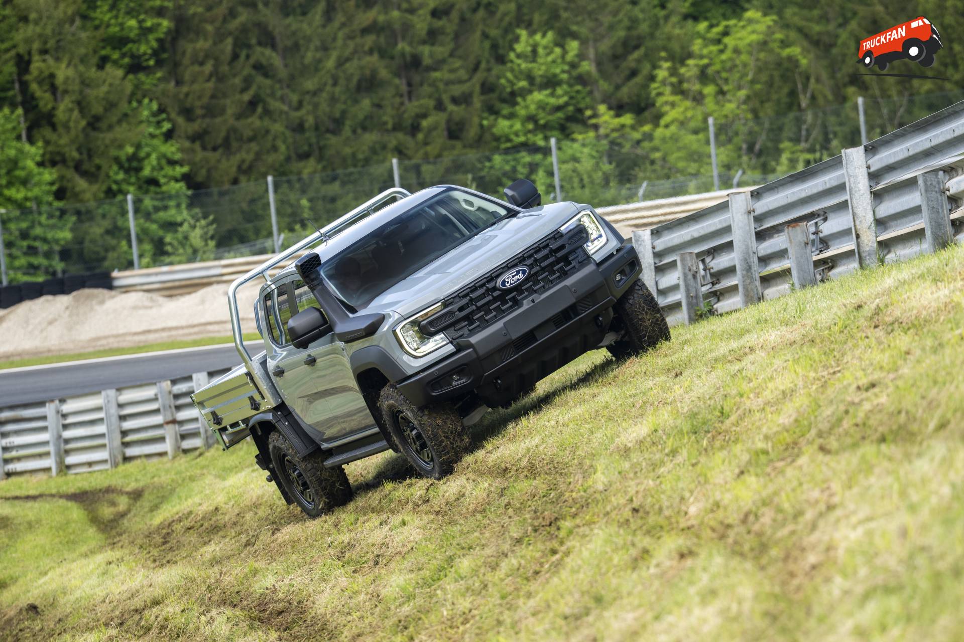 Ford Ranger Super Duty off-road pick-up vehicle