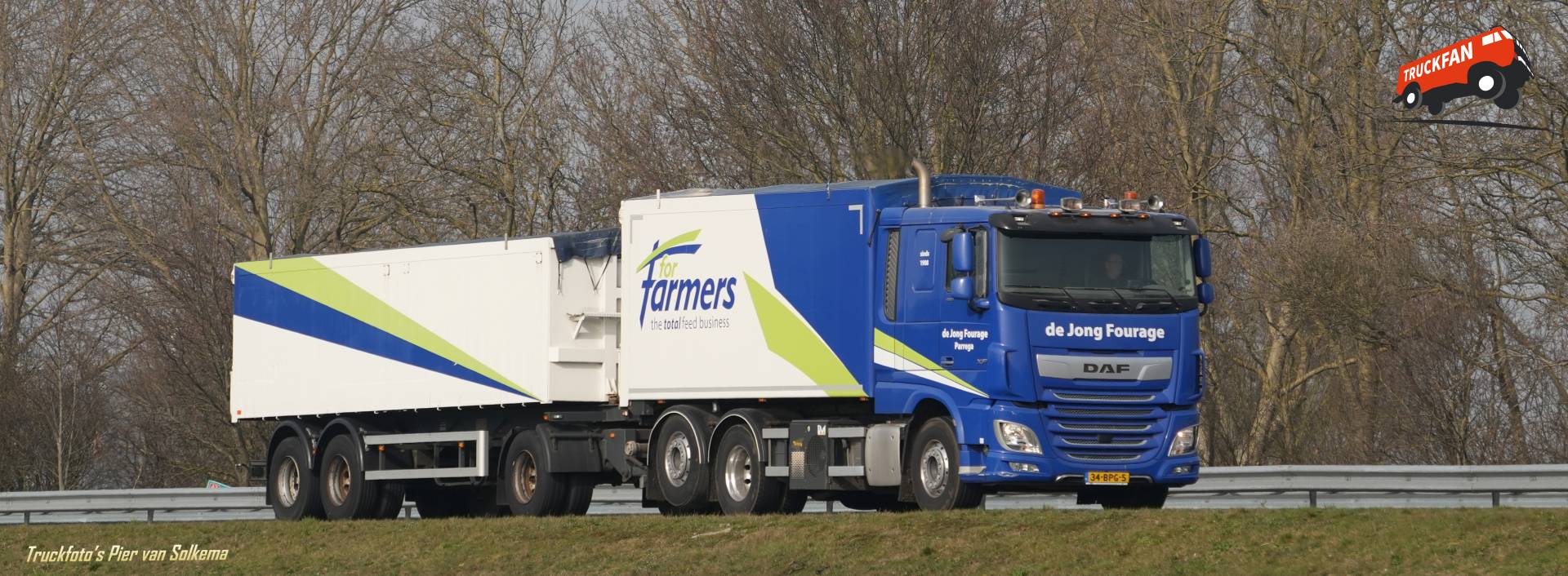 DAF XF vrachtwagen bij A7 Sneek