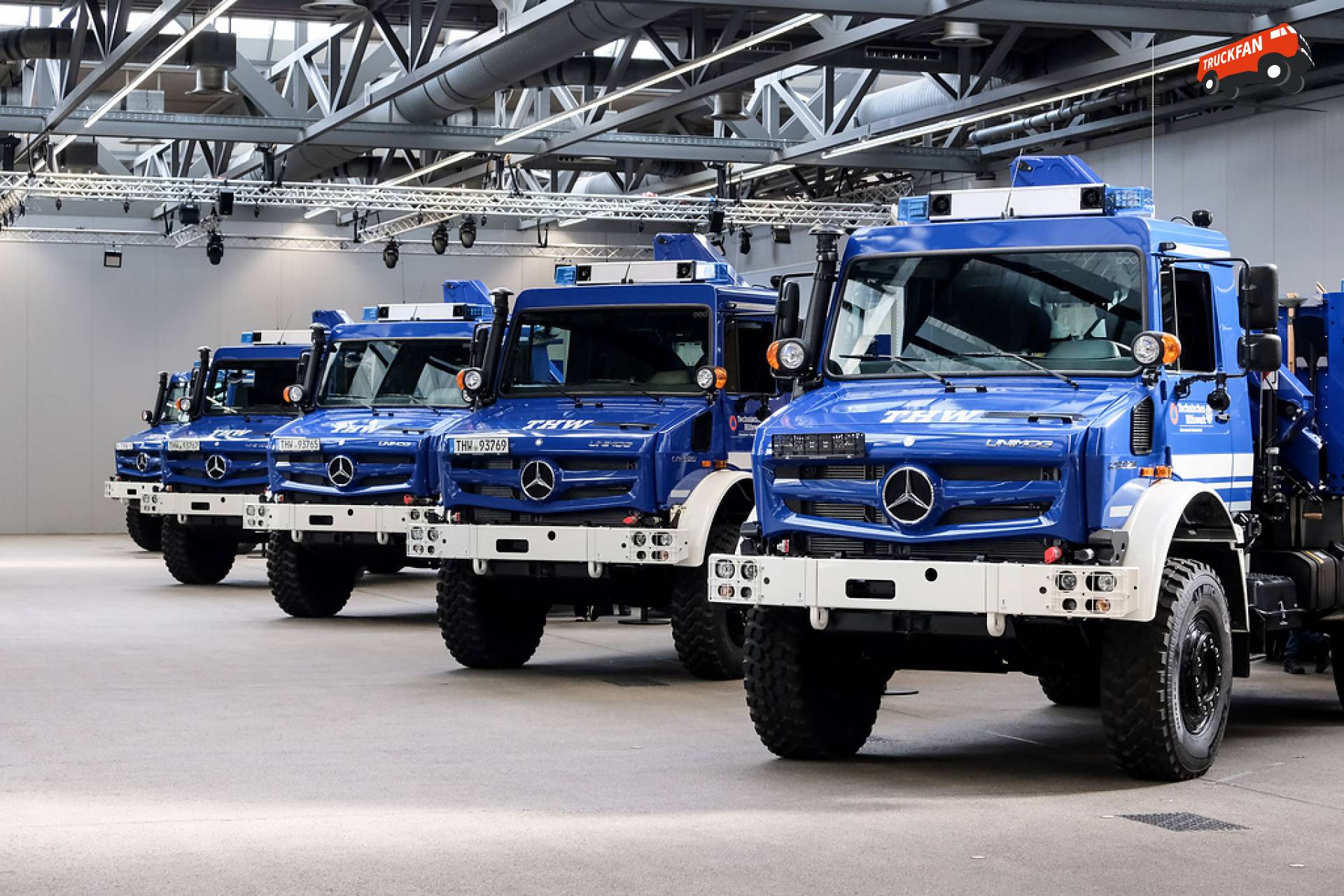 THW ontvangt terreinvaardige Unimog Hulpverleningswagens