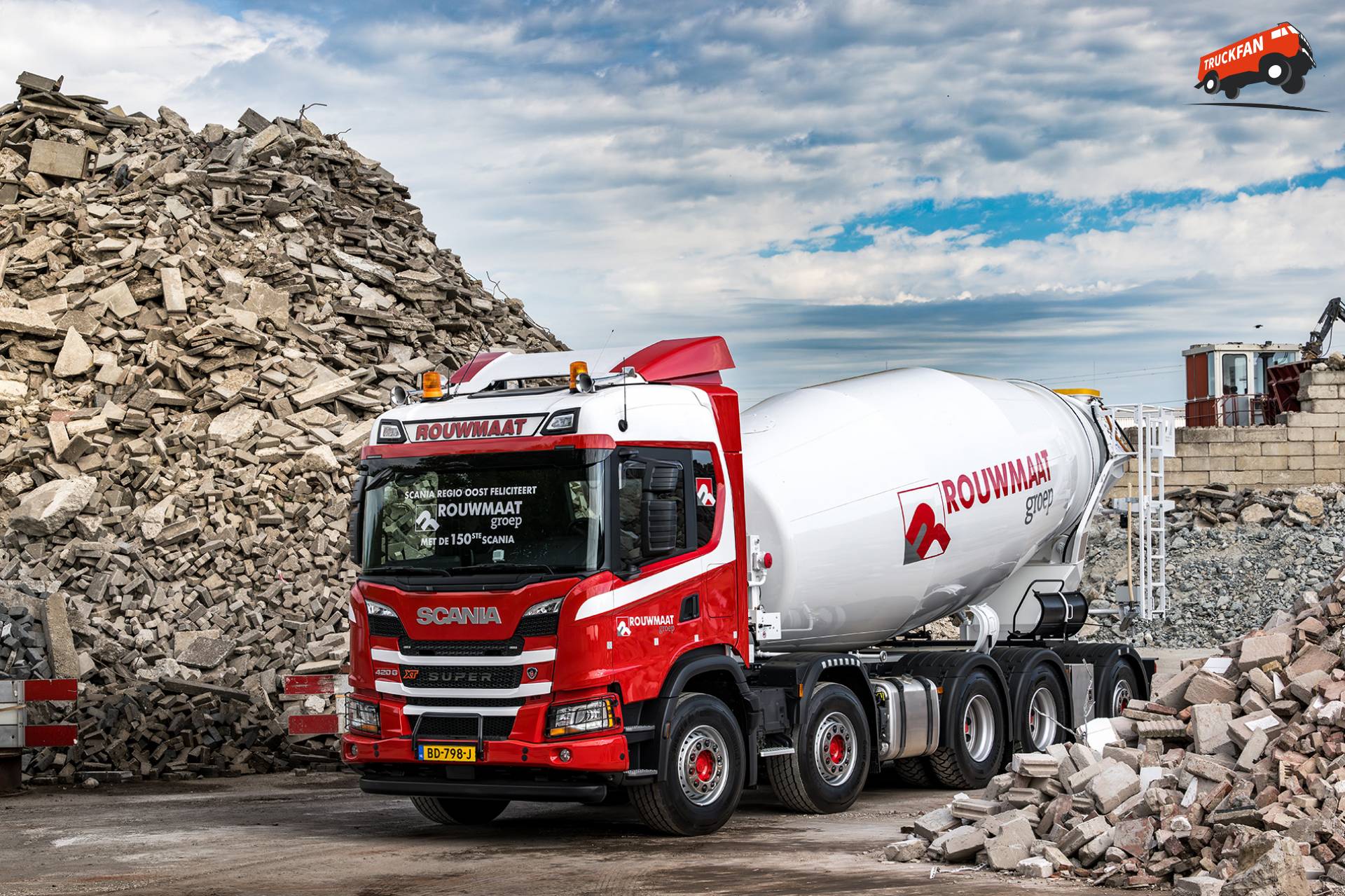 De 150e Scania van Rouwmaat is een 5-asser G420 XT