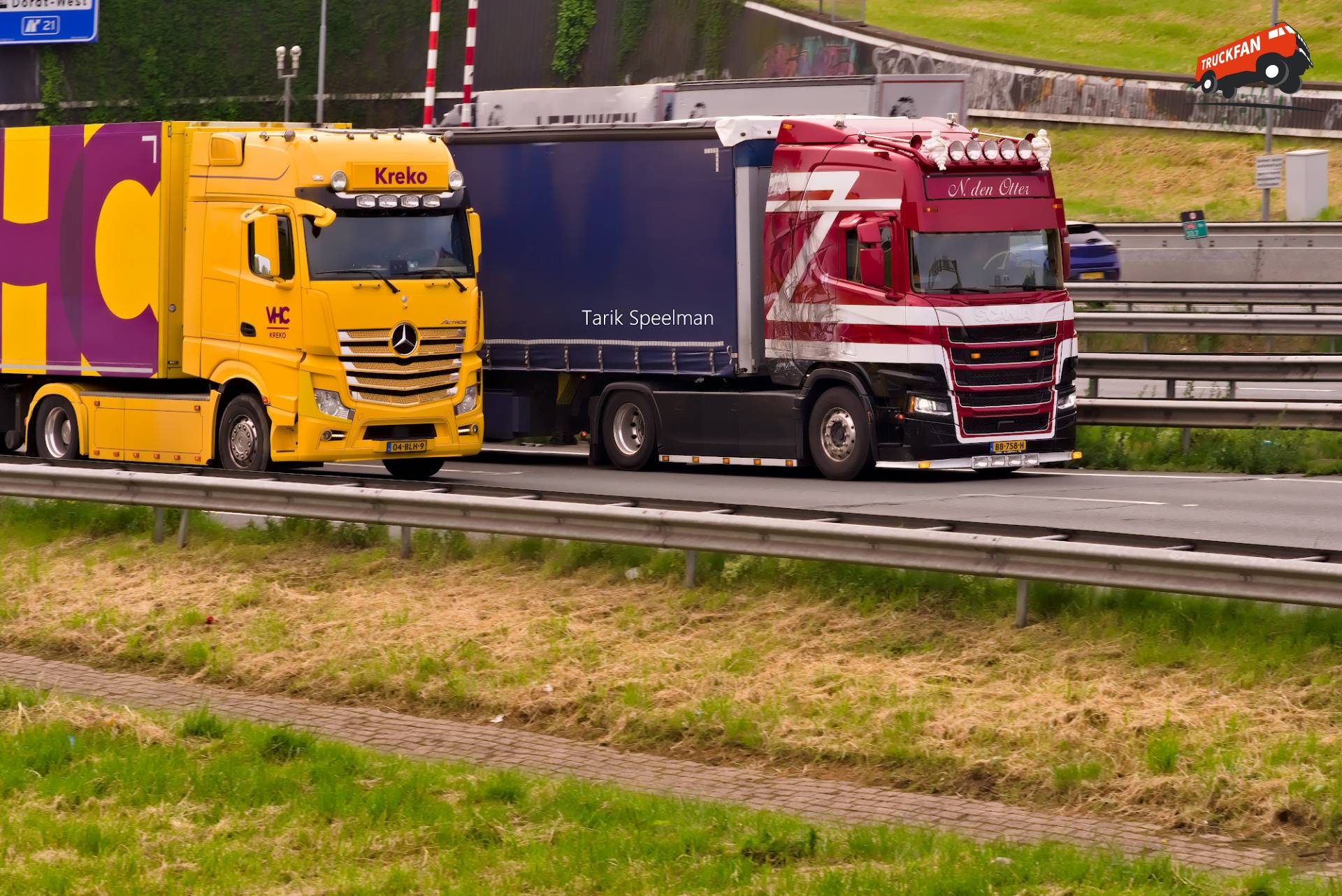 Mercedes-Benz Actros MP4 and Scania R530 trucks on A16