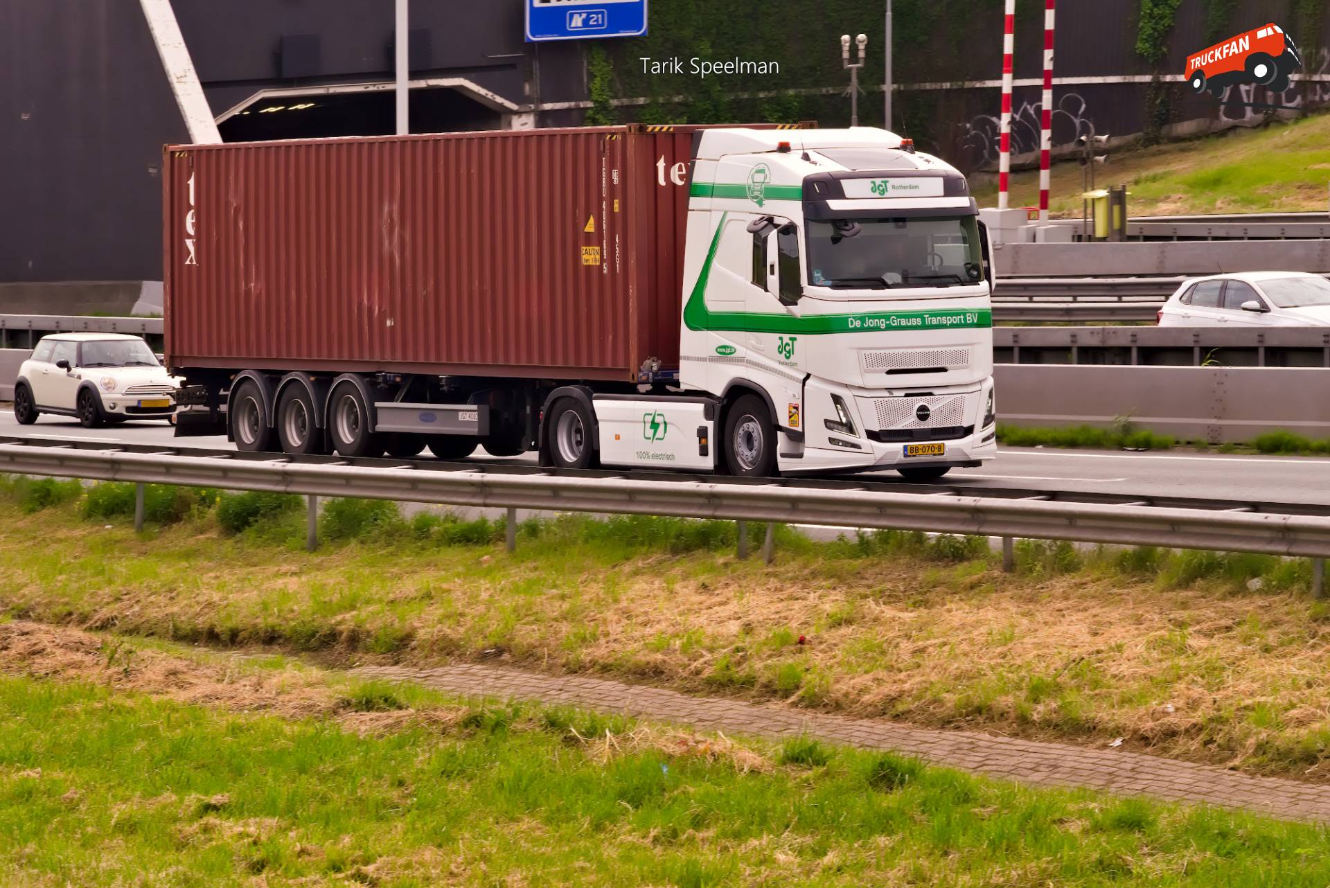 Volvo FH Aero Electric vrachtwagen met kenteken BB-070-B