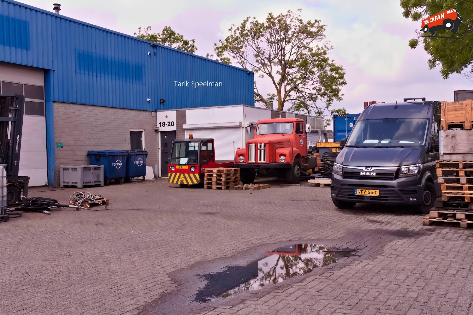 Vervoersvoertuigen met kenteken VFV-55-G in Barendrecht