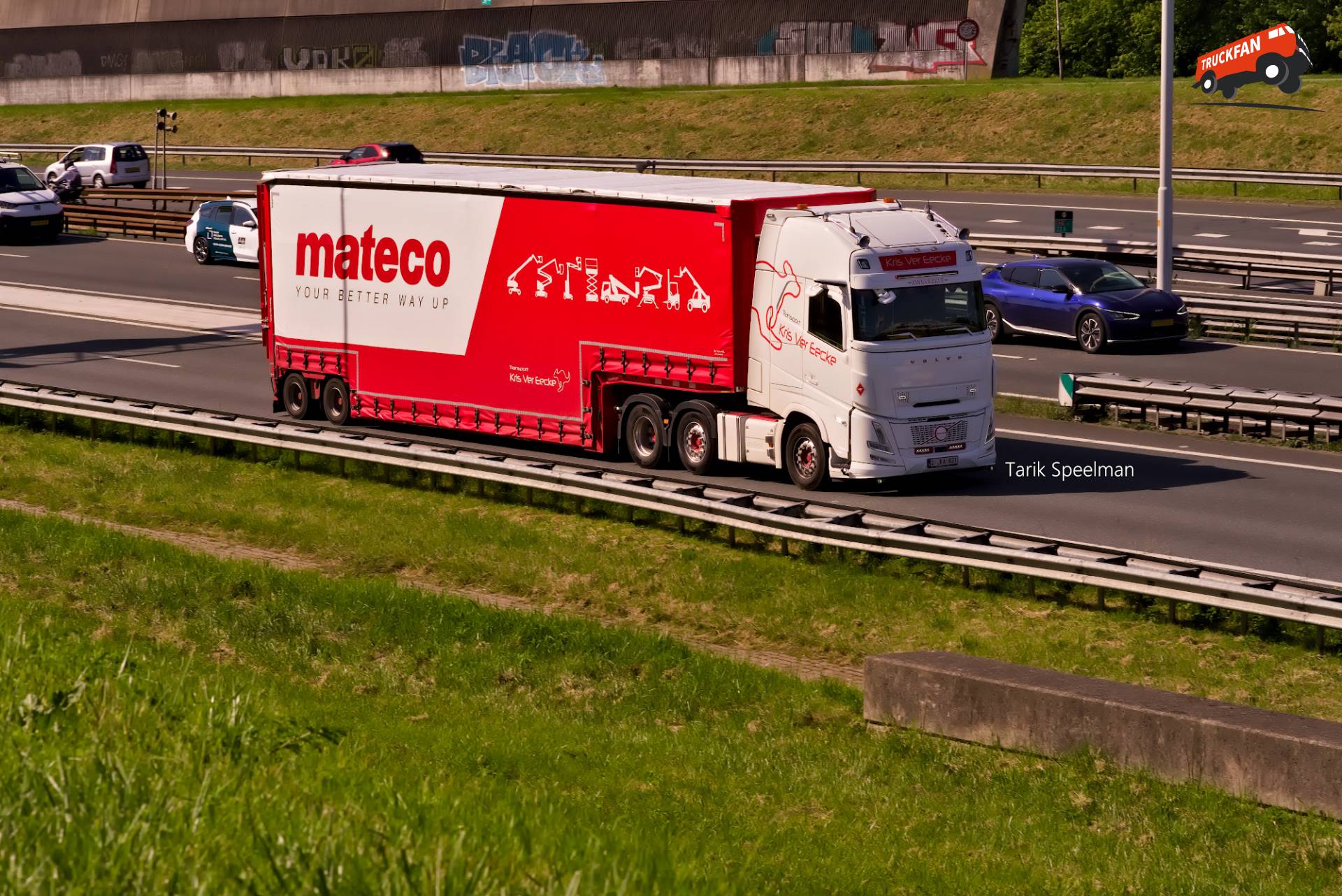 Volvo FH Aero vrachtwagen met kenteken 2-JHA-831