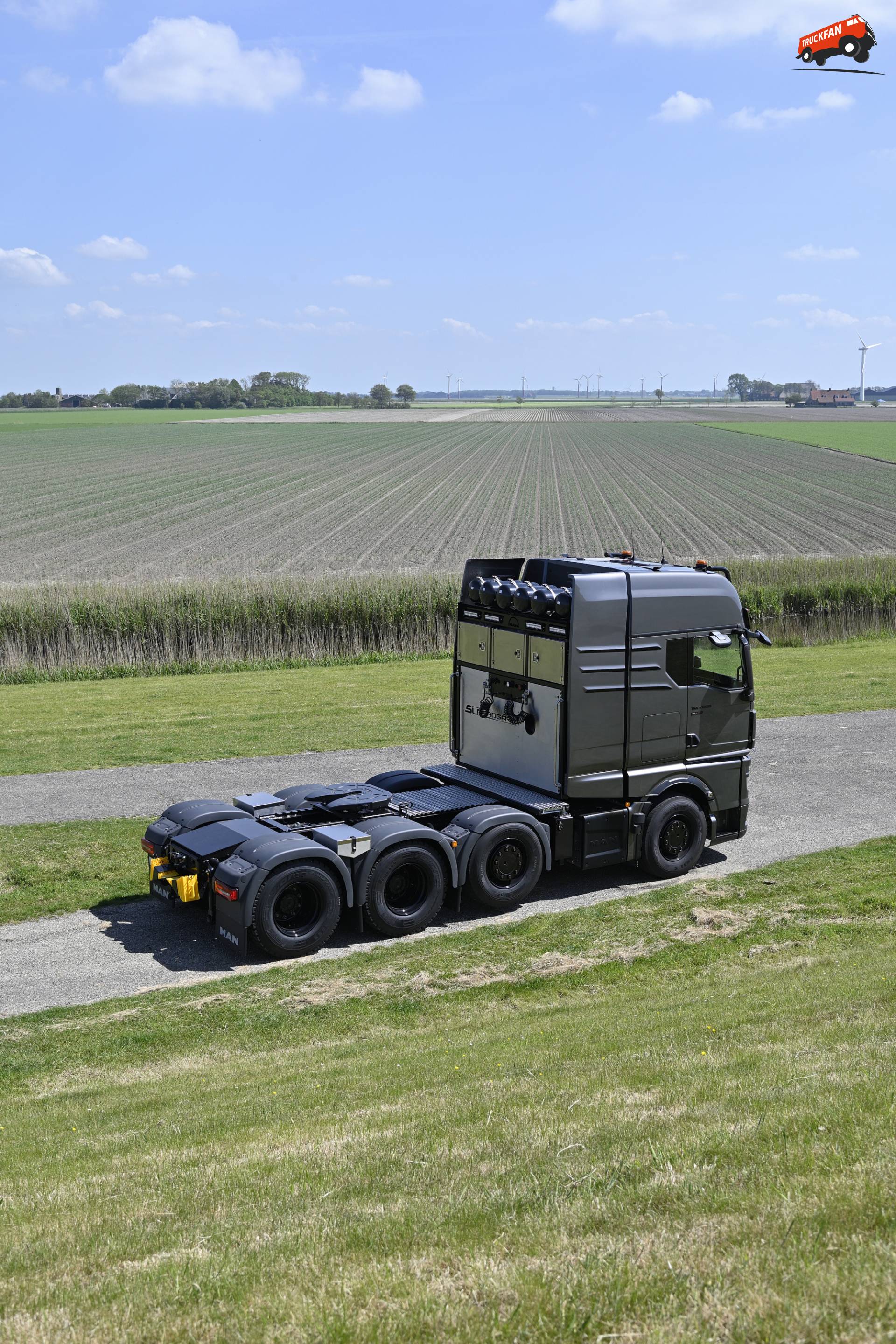 MAN TGX 37.580 zwaar transport trekker