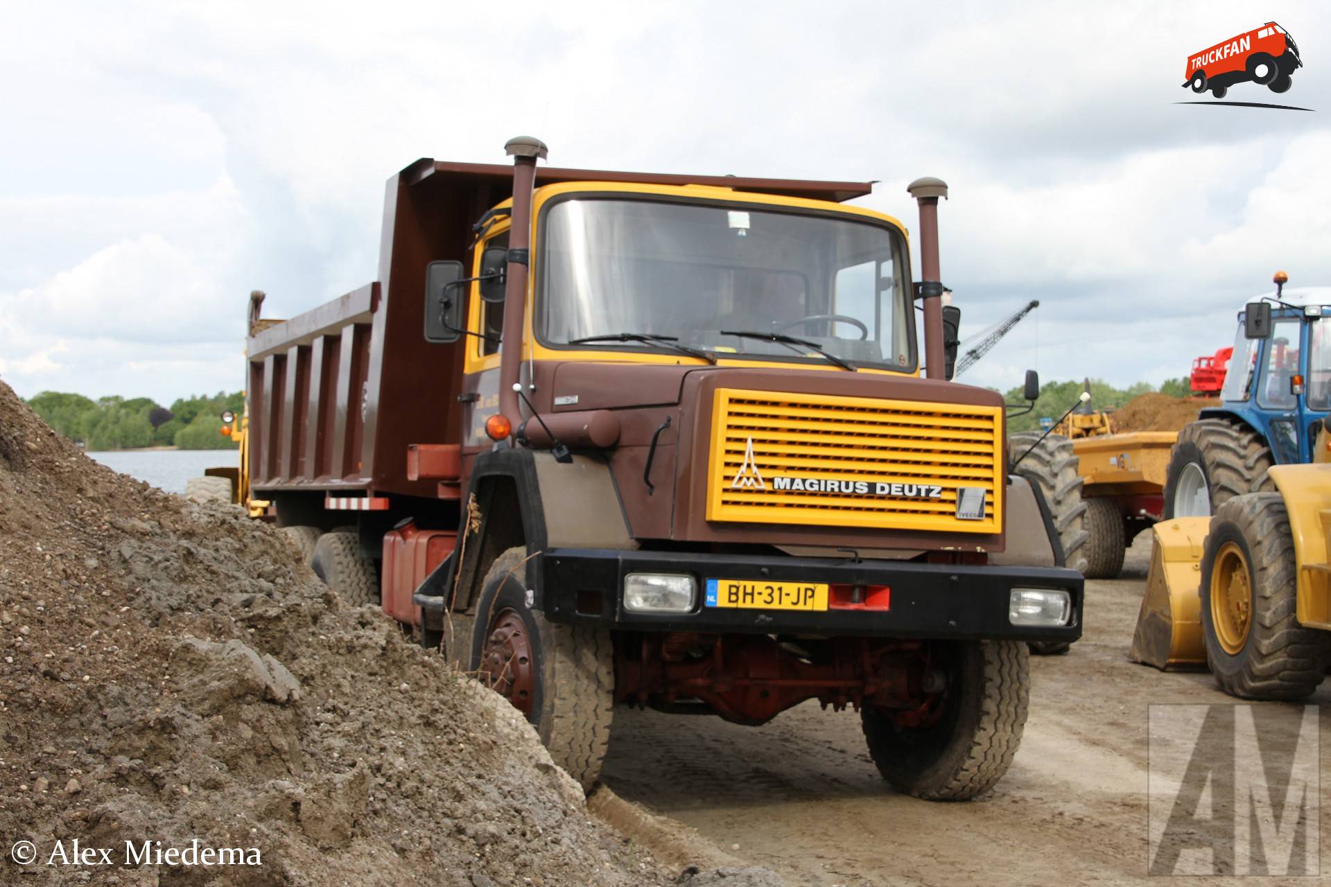 Magirus-Deutz 256M26 AK Kipper Truck