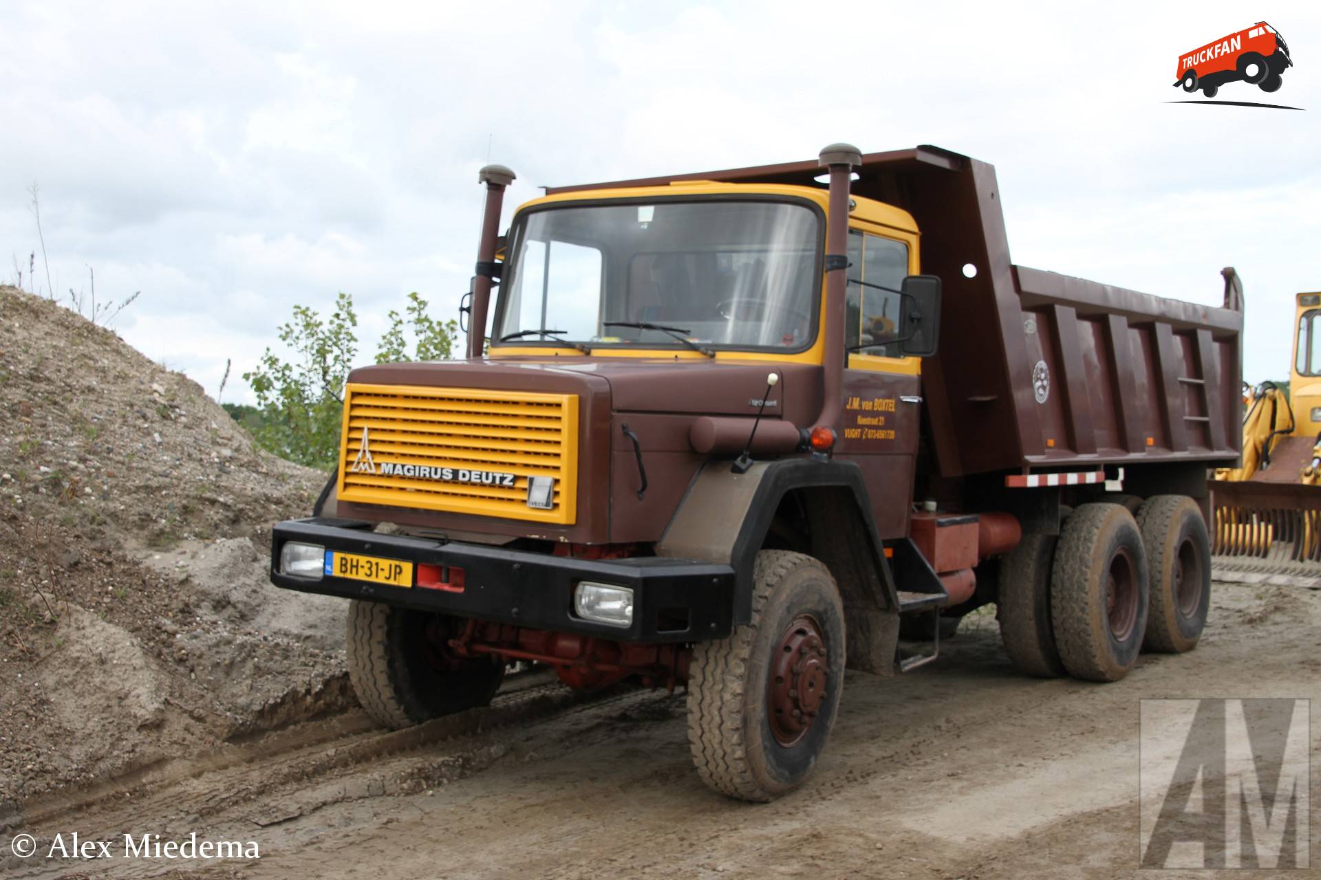 Magirus-Deutz 256M26 AK kipper truck from 1983