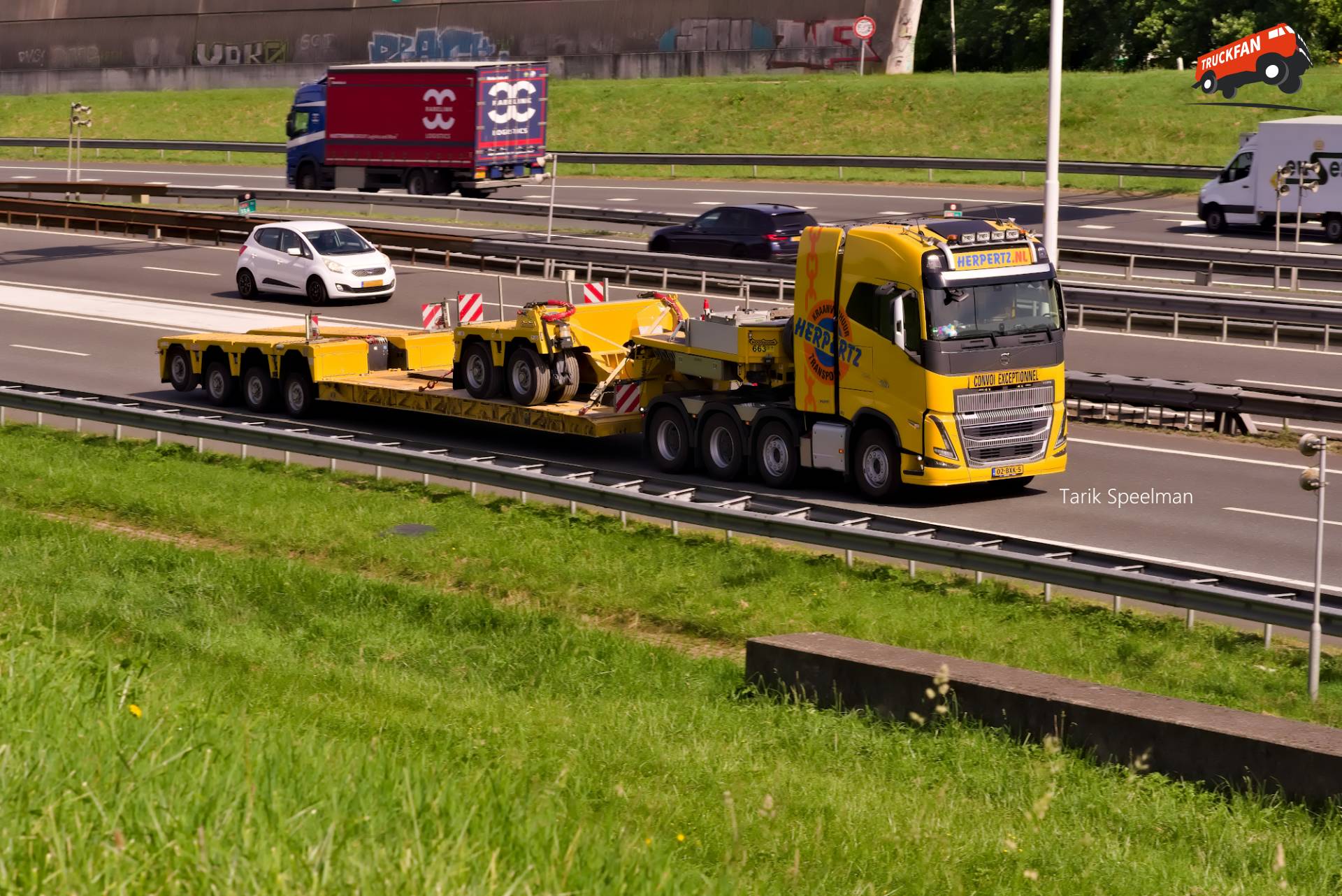 Volvo FH 5th Gen vrachtwagen met kenteken 02-BXK-5