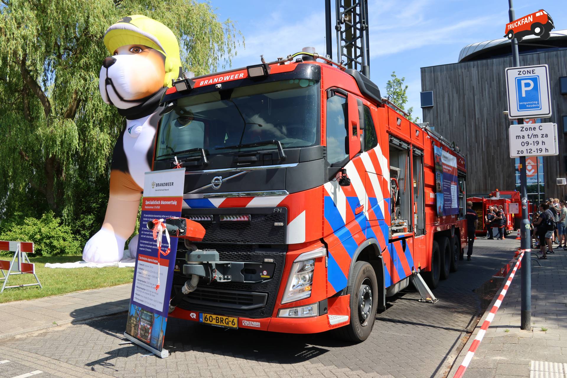 Volvo FH truck op Open Dag Brandweer HHWaard