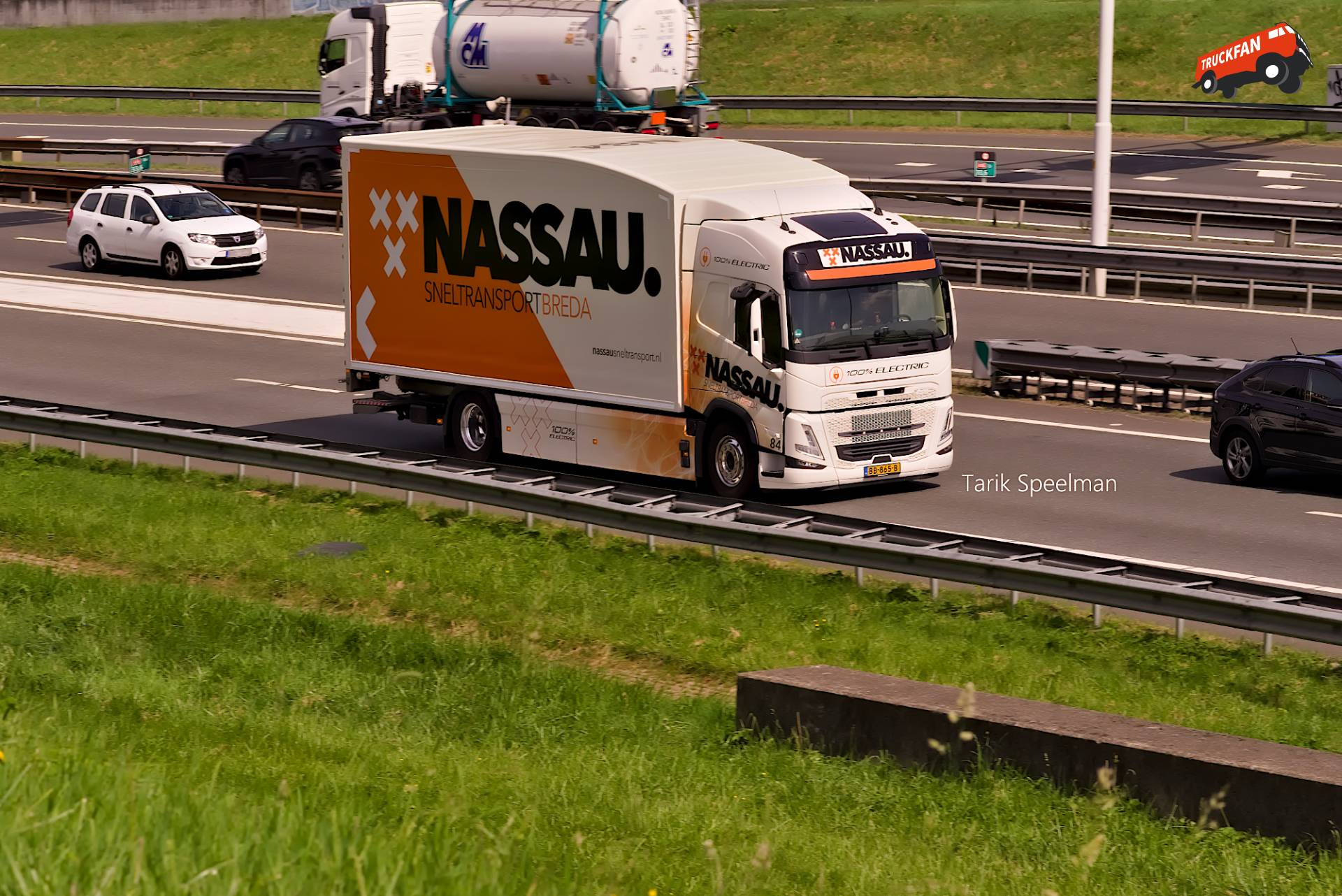 84, Volvo FM Electric van Nassau op de A16