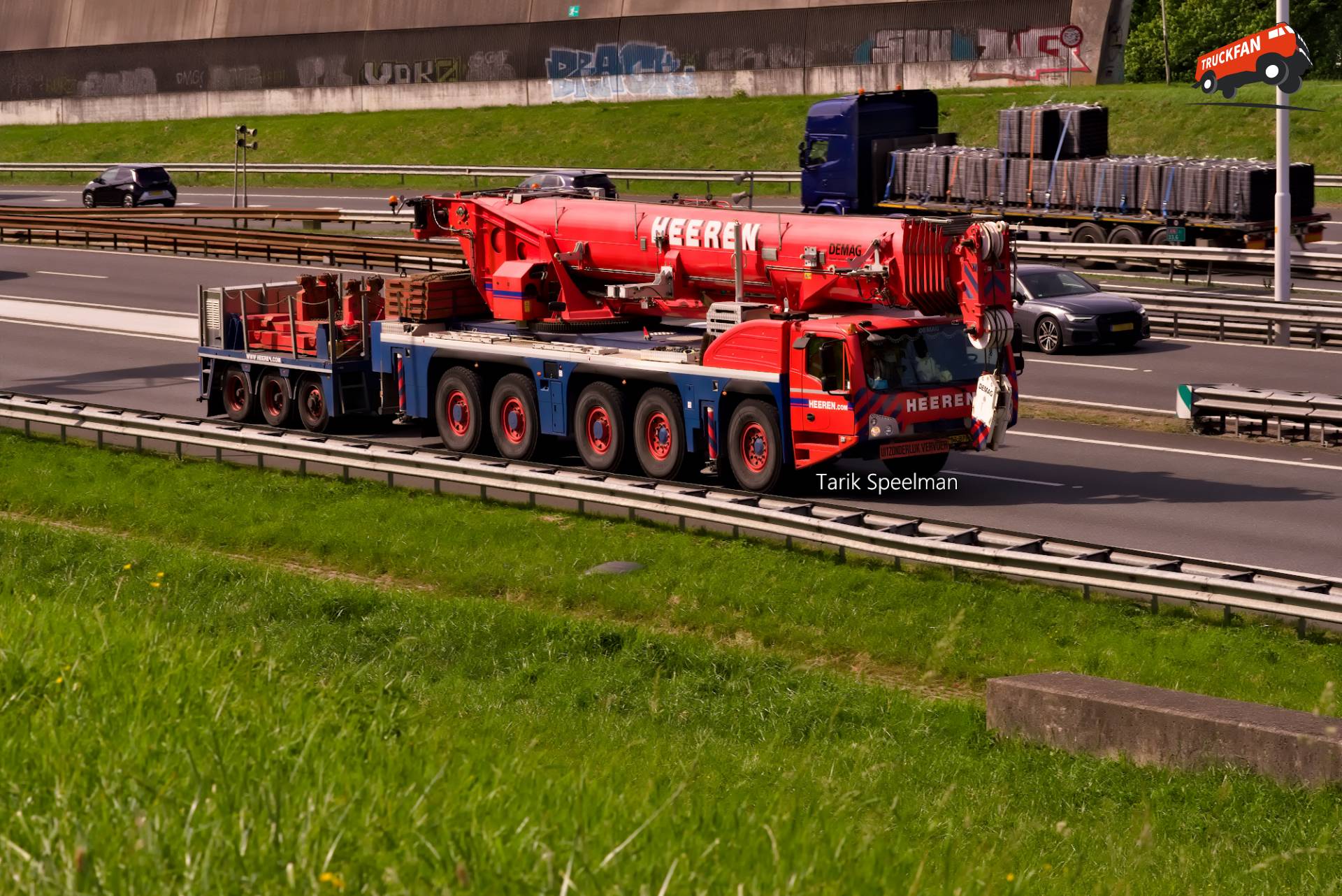 Hijskraan Demag met kenteken 93-BPP-8