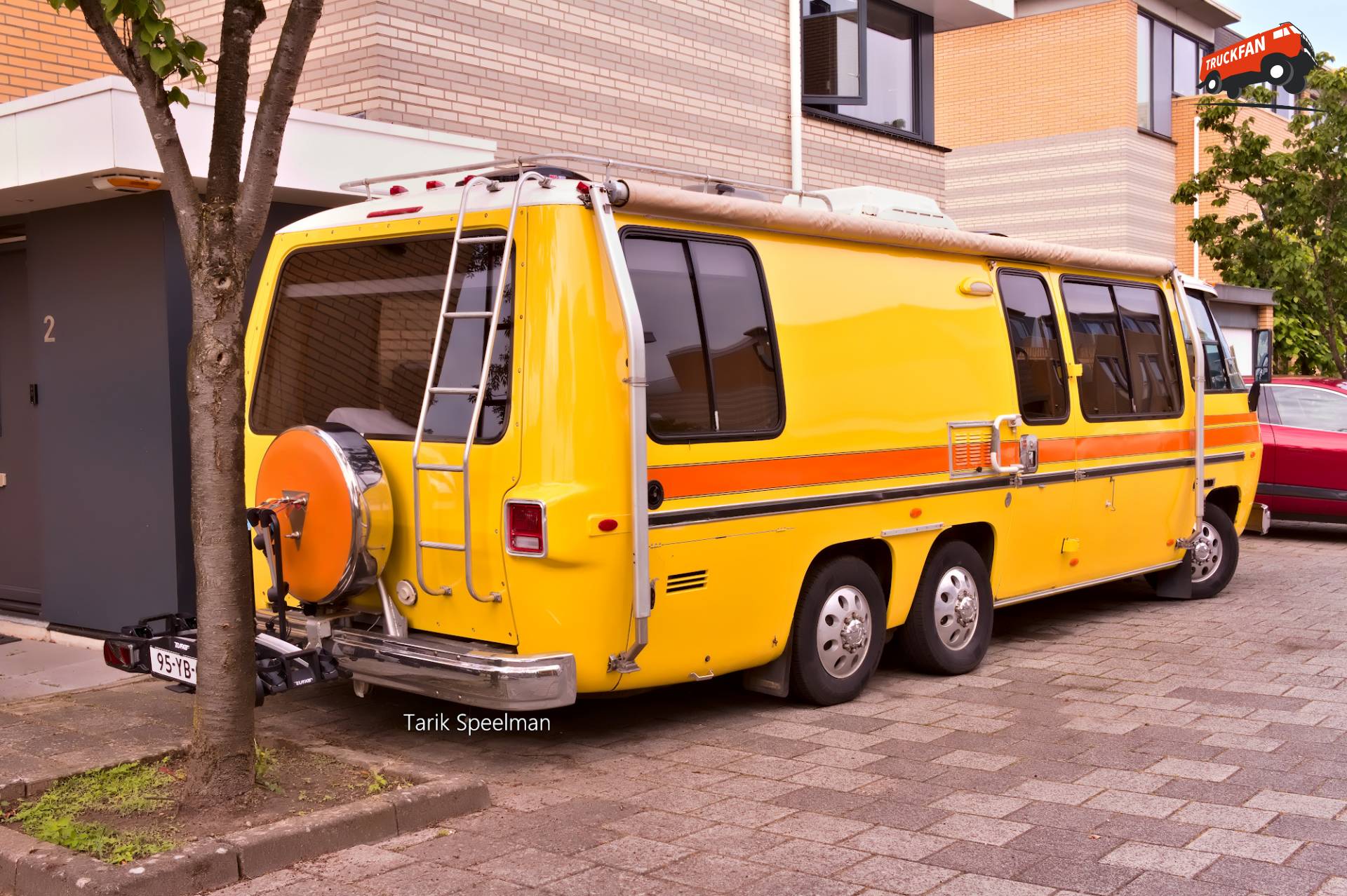 GMC Eleganza II 260 Camper in Dubbeldam