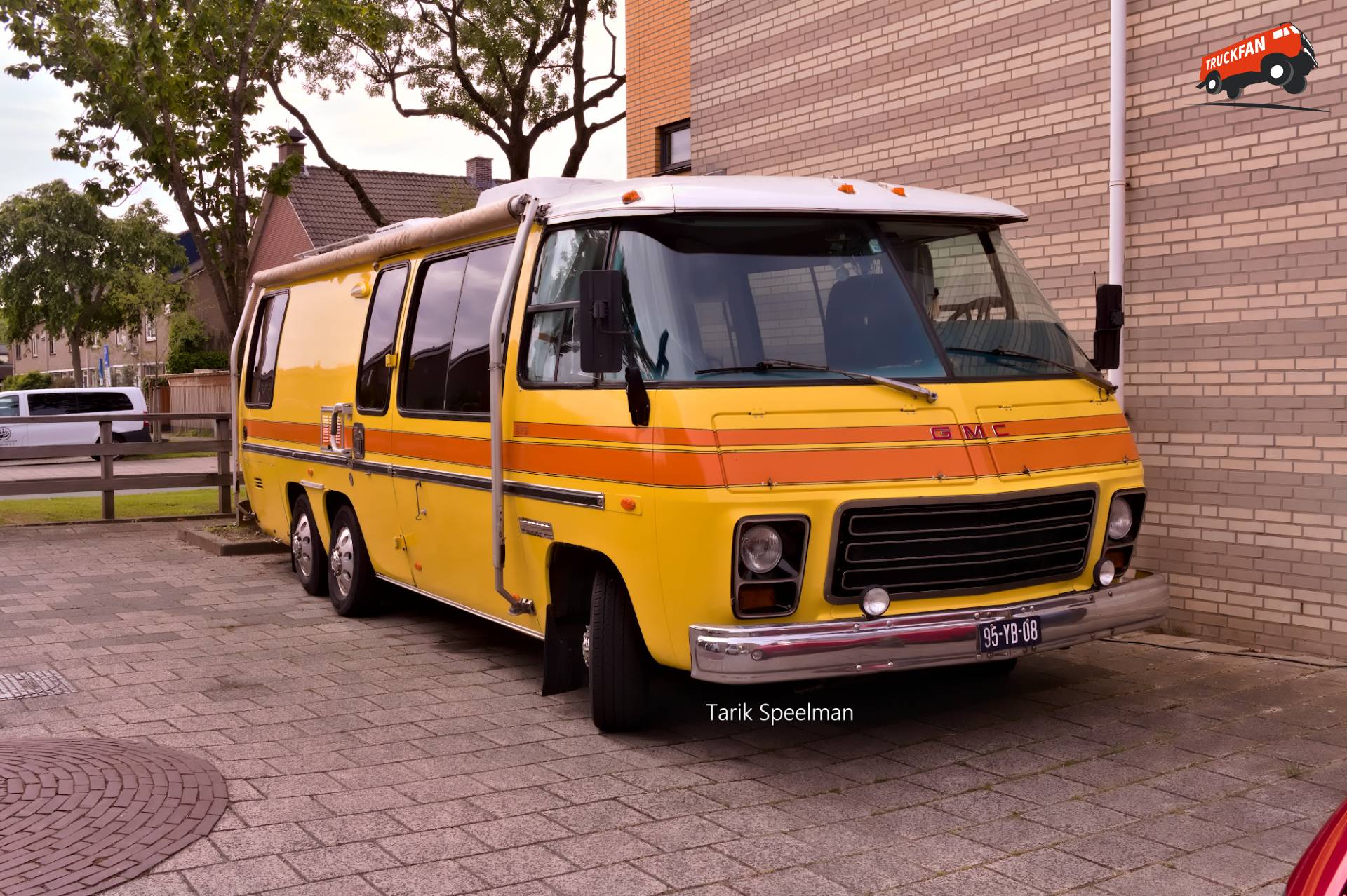 GMC Eleganza II 260 camper in Dubbeldam
