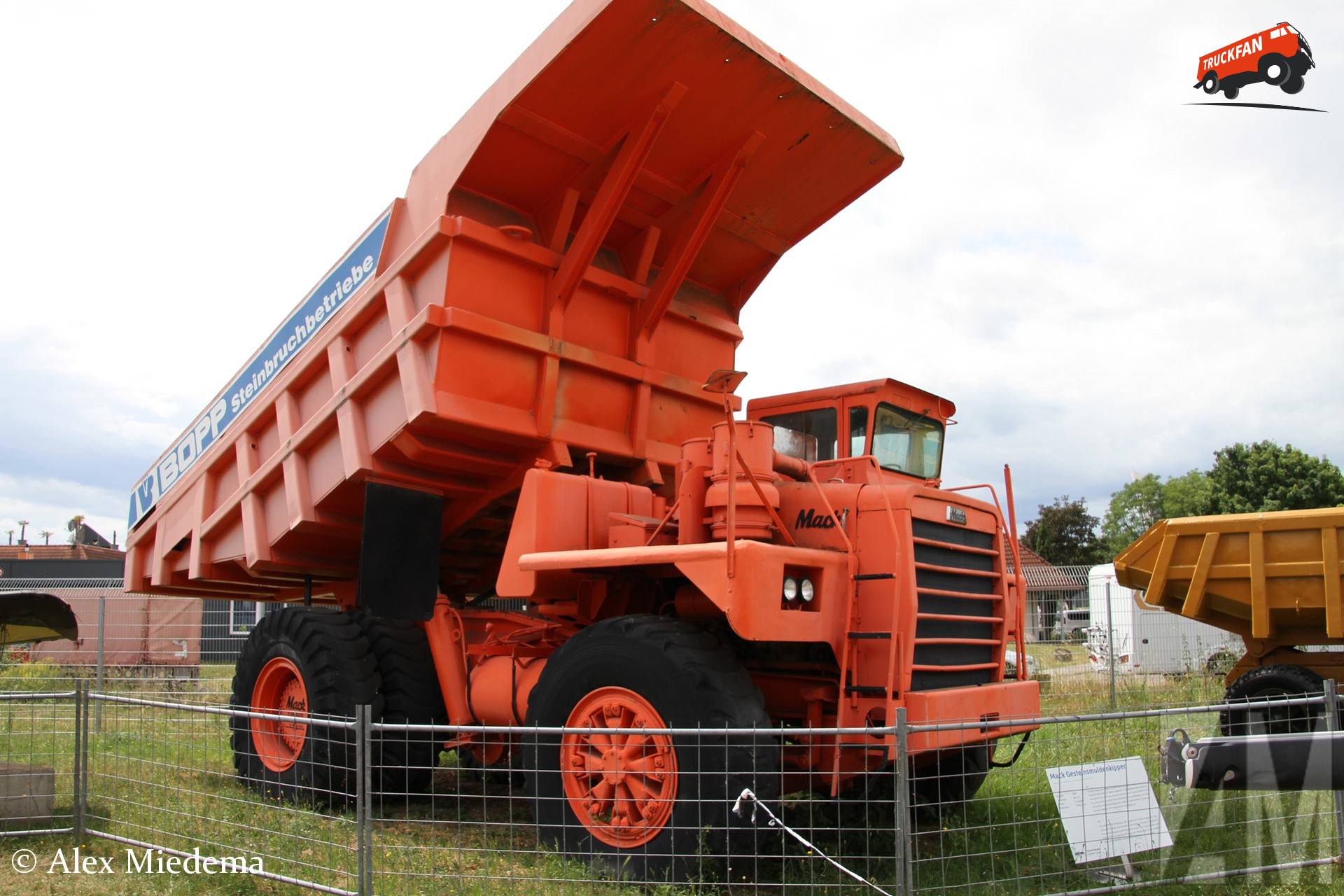 Mack dumper uit 1969 in Technik Museum Speyer