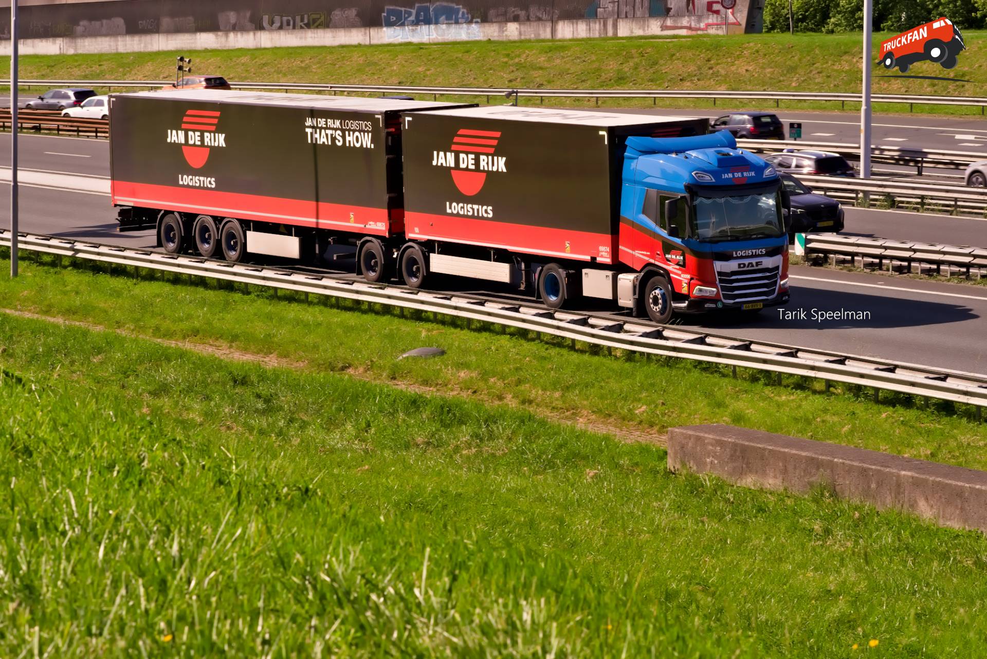 60056, DAF XD van Jan de Rijk op de A16