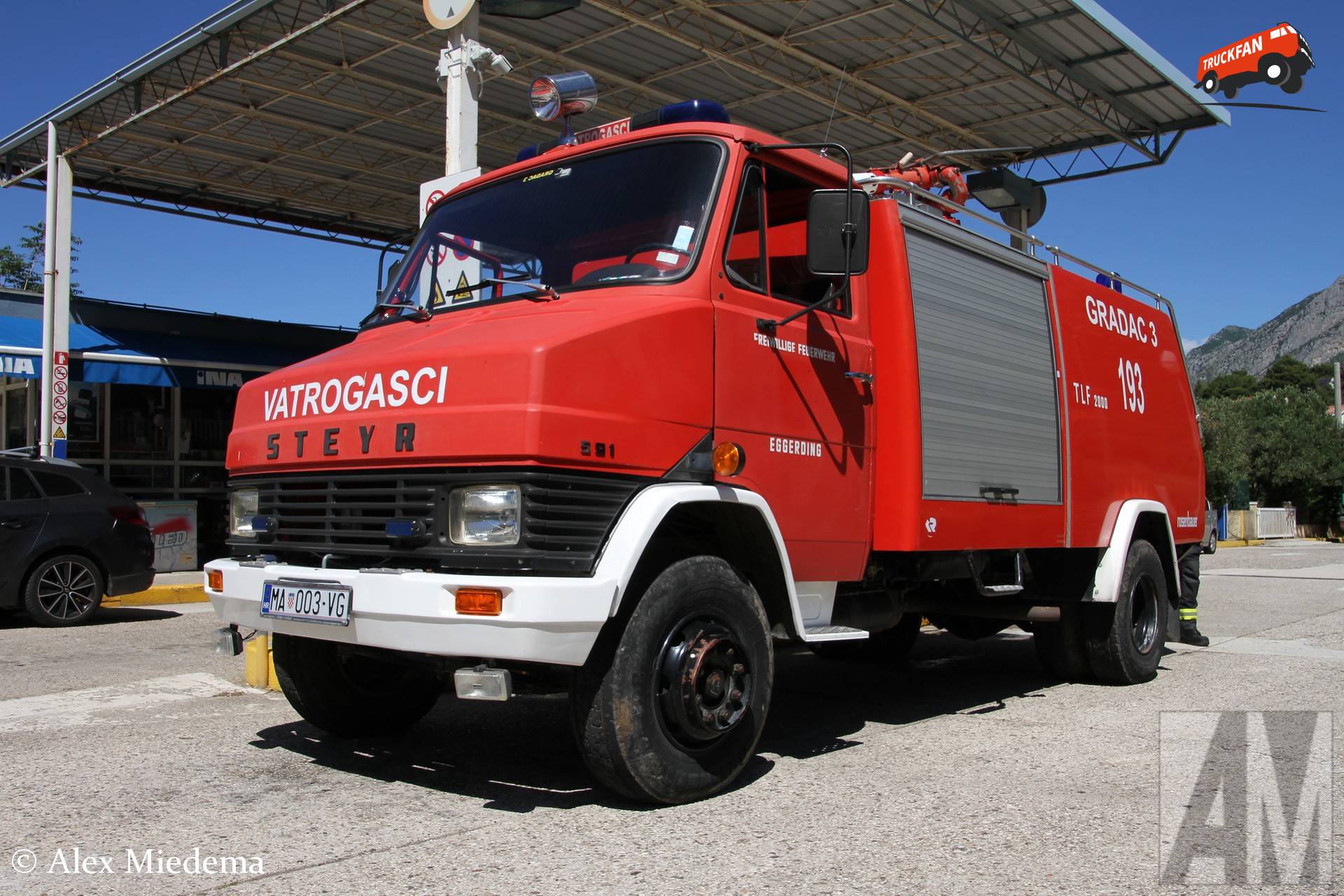 Brandweerwagen Steyr 591 in Gradac, Kroatië