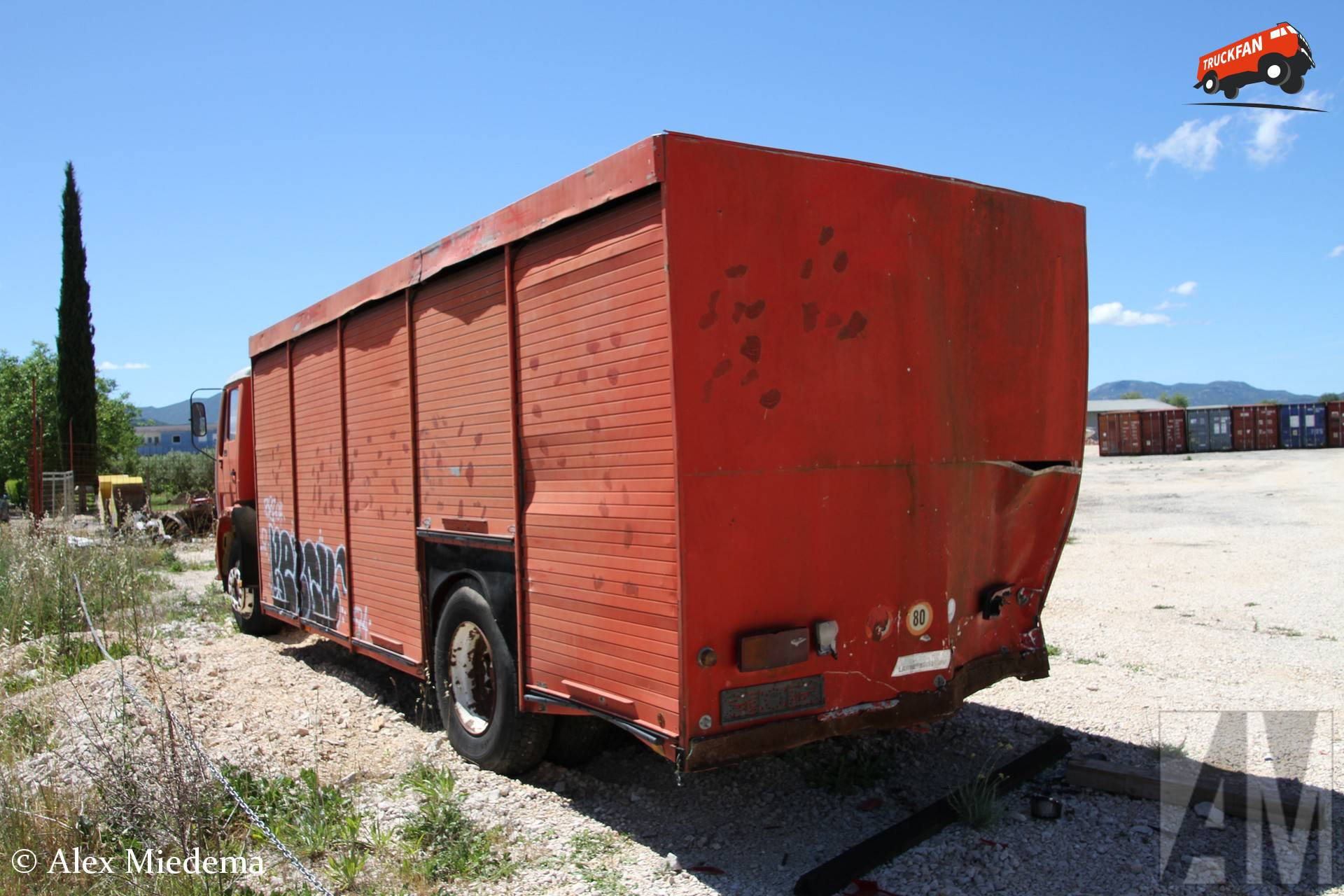 Mercedes-Benz NG 1619 drankentransportvoertuig uit 1988