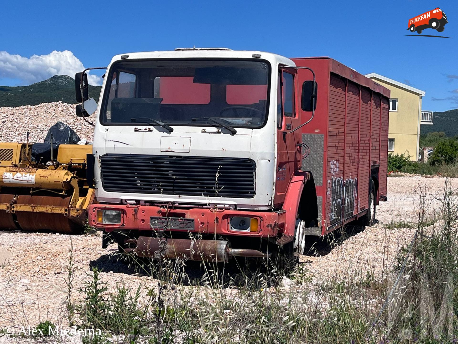 Mercedes-Benz NG 1988 met Titgemeyer drankentransportopbouw