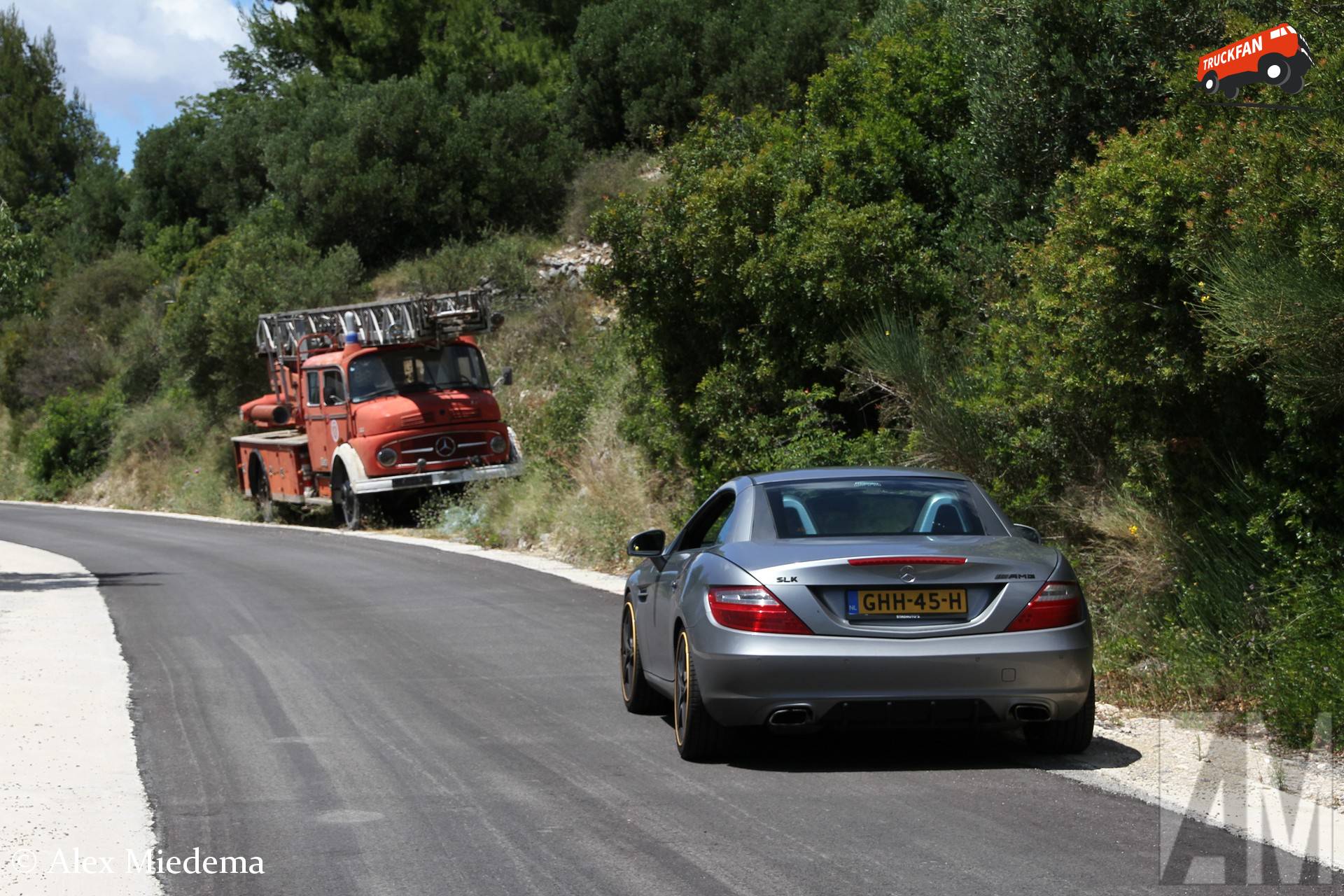 Mercedes-Benz Kurzhauber en SLK nabij Trsteno, juni 2026