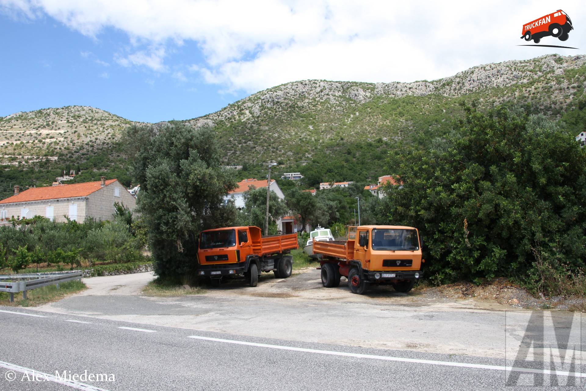 TAM 190T15 en TAM 130T11 in Trsteno, Kroatië