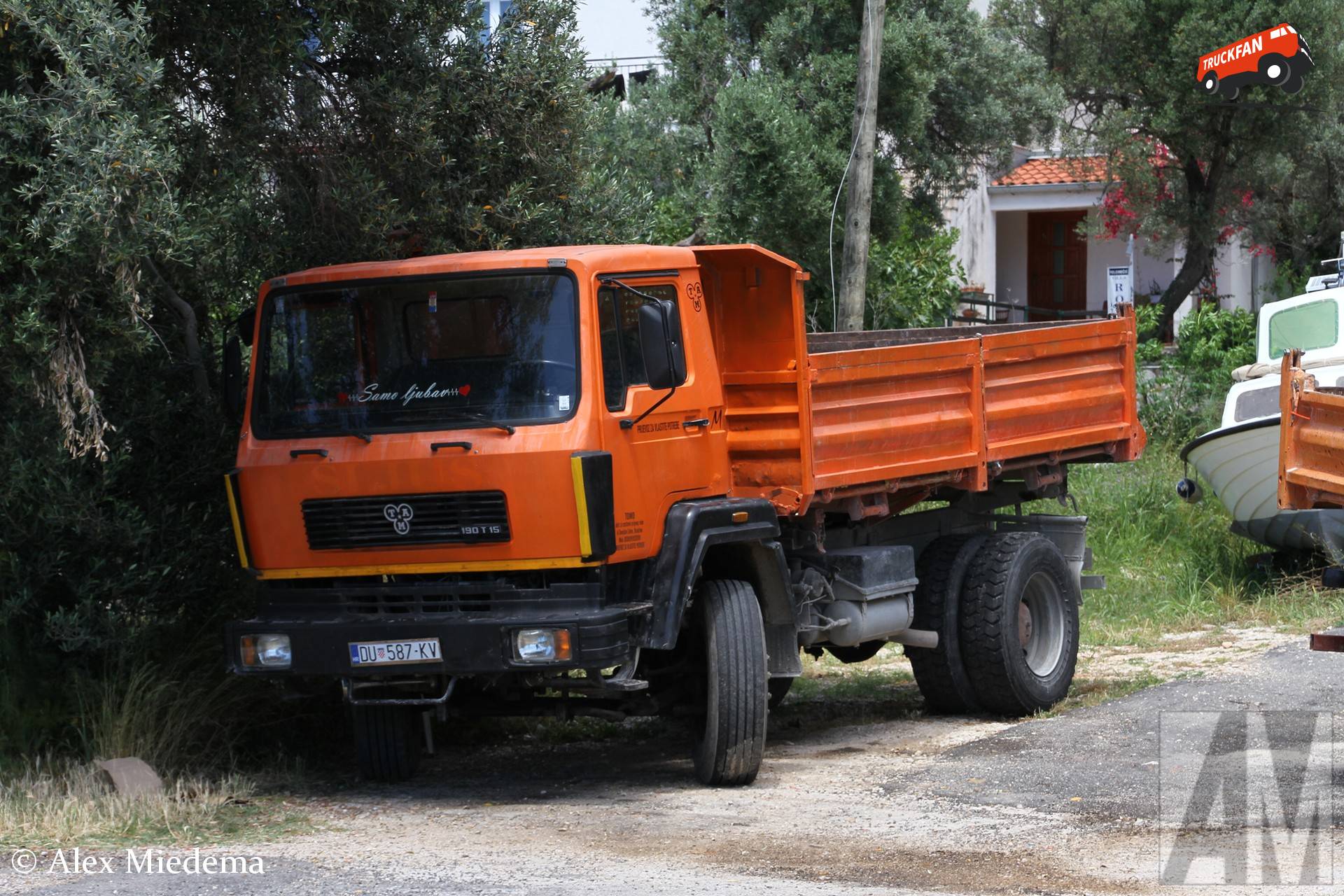 TAM 190T15 vrachtwagen in Trsteno, Kroatië