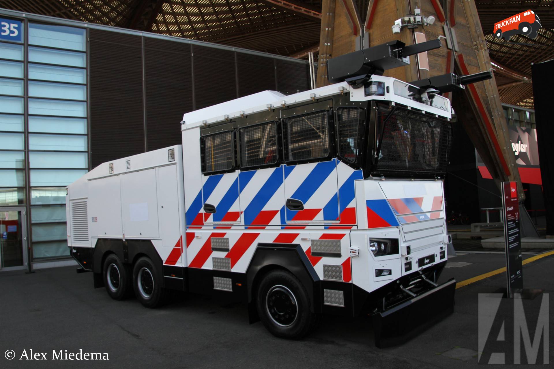 Ziegler PSV9000 waterwerper op Mercedes-Benz Arocs