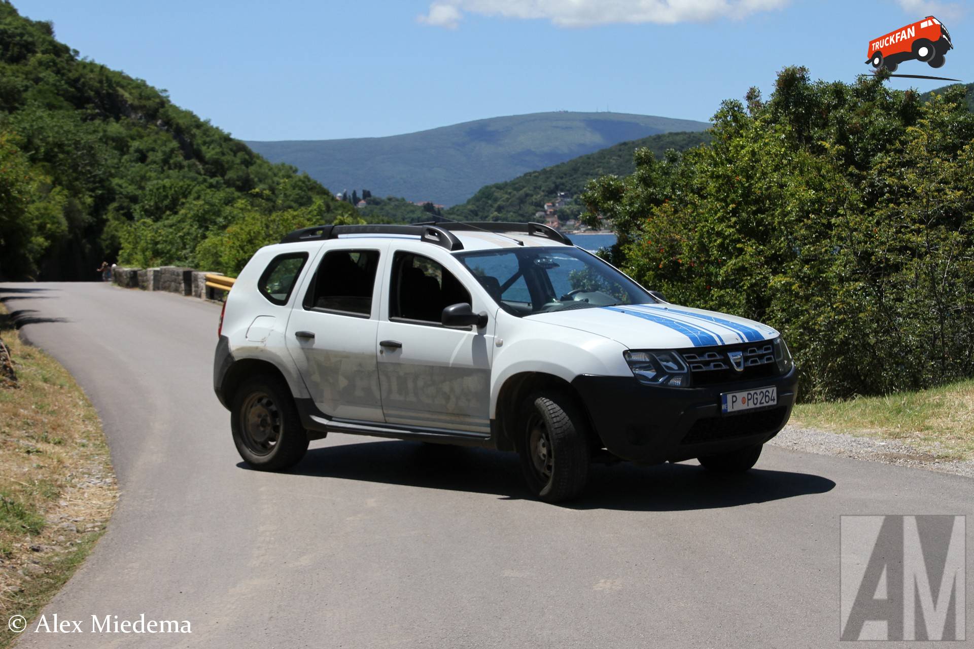 Dacia Duster politievoertuig in Kotor, Montenegro