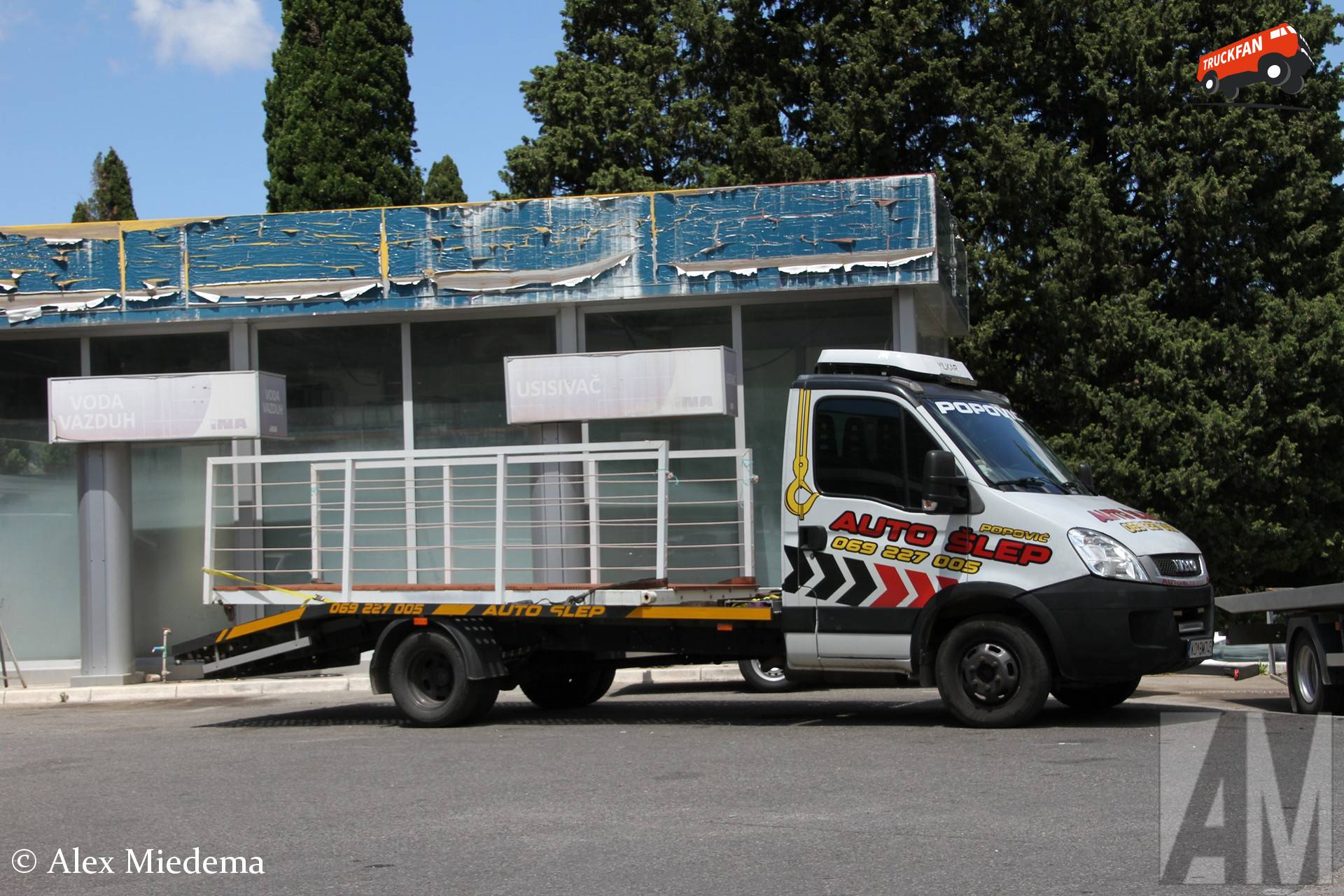 Auto šlep Popović Kotor Iveco Daily