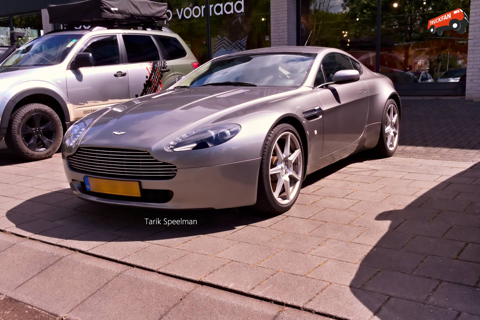 Aston Martin V8 Vantage in Zwijndrecht