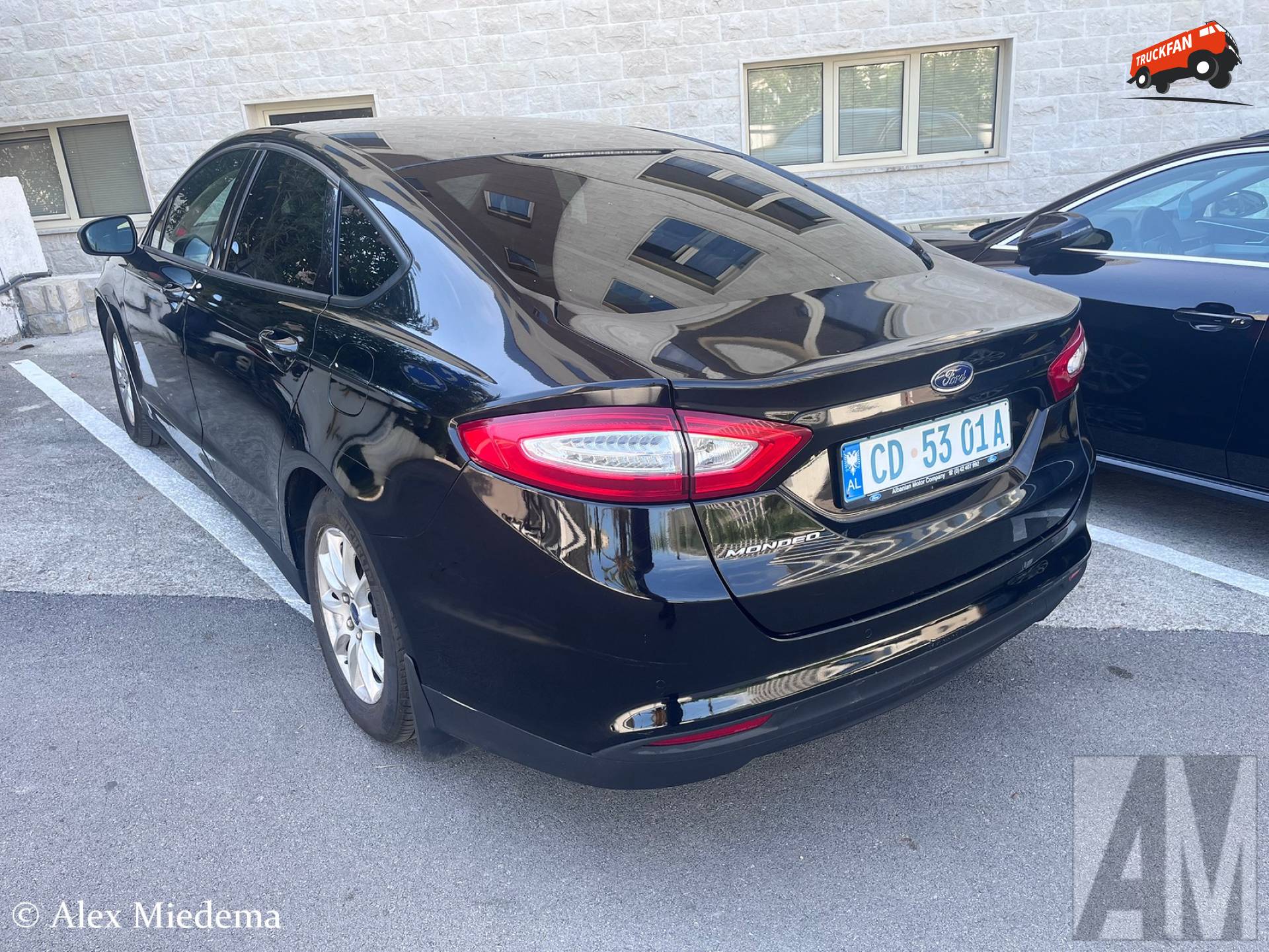 Ford Mondeo met Albanees diplomatiek kenteken