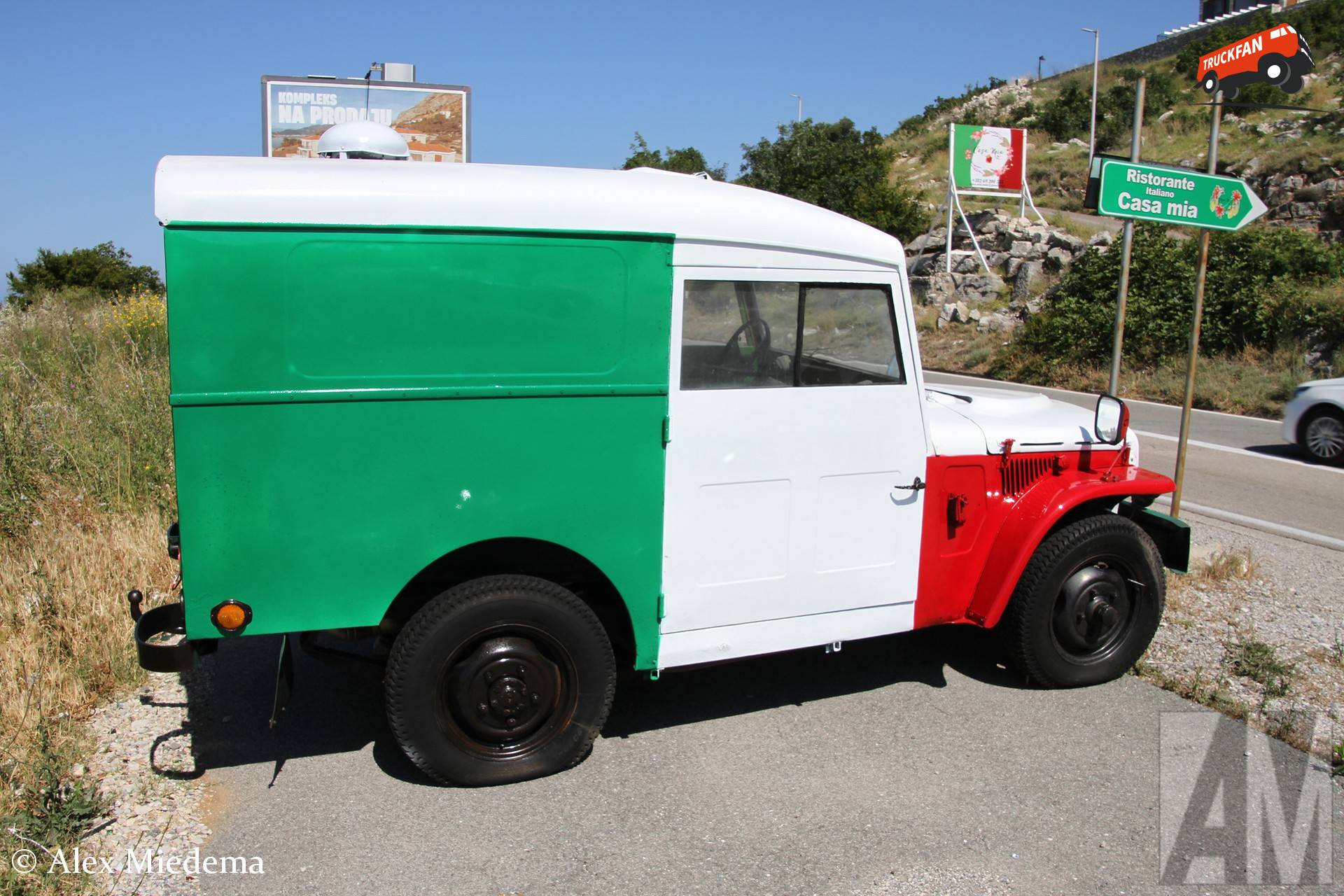 Zastava AR-55 Campagnola bij Ristorante Italiano Casa Mia
