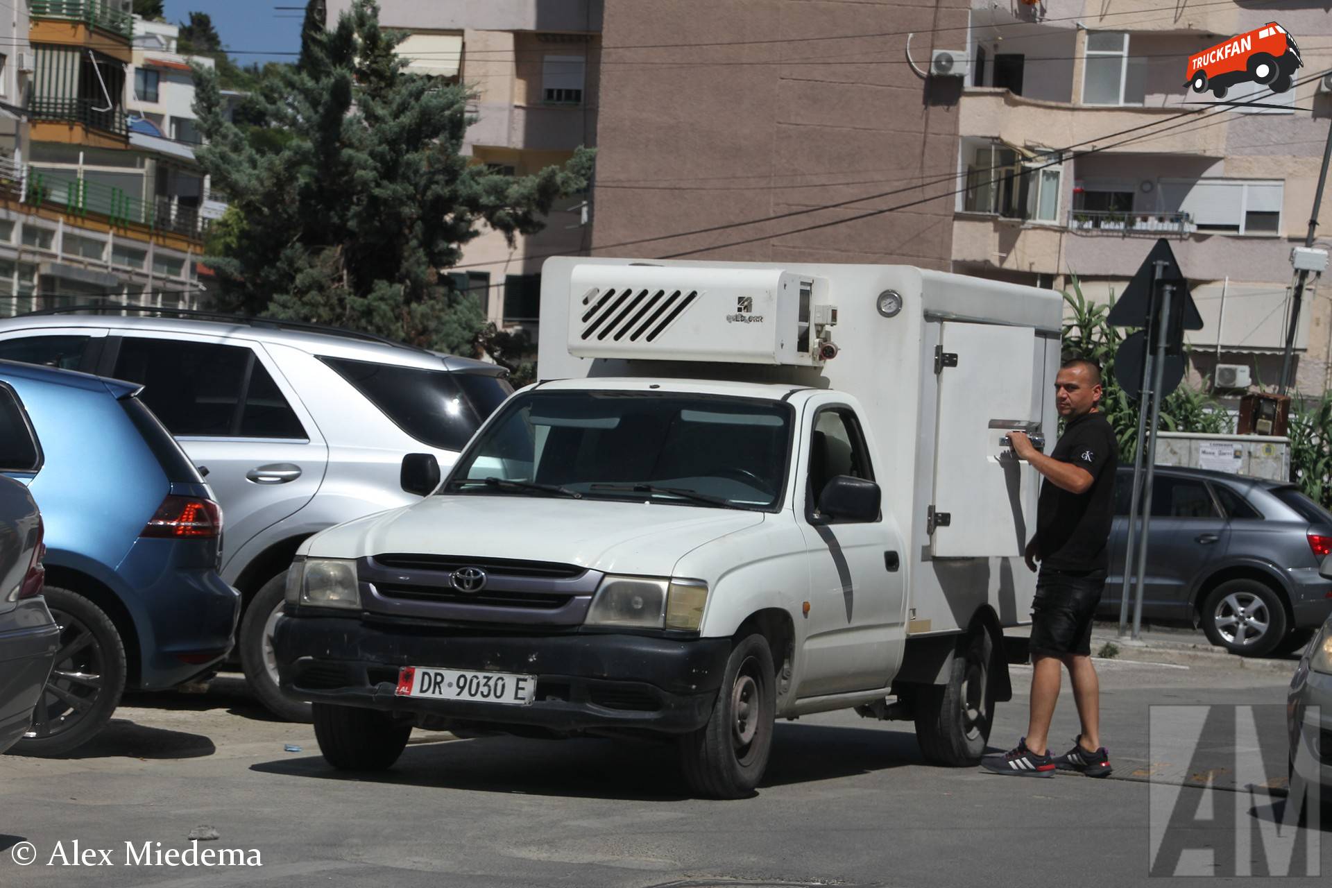 Toyota HiLux koelwagen in Durrës, Albanië
