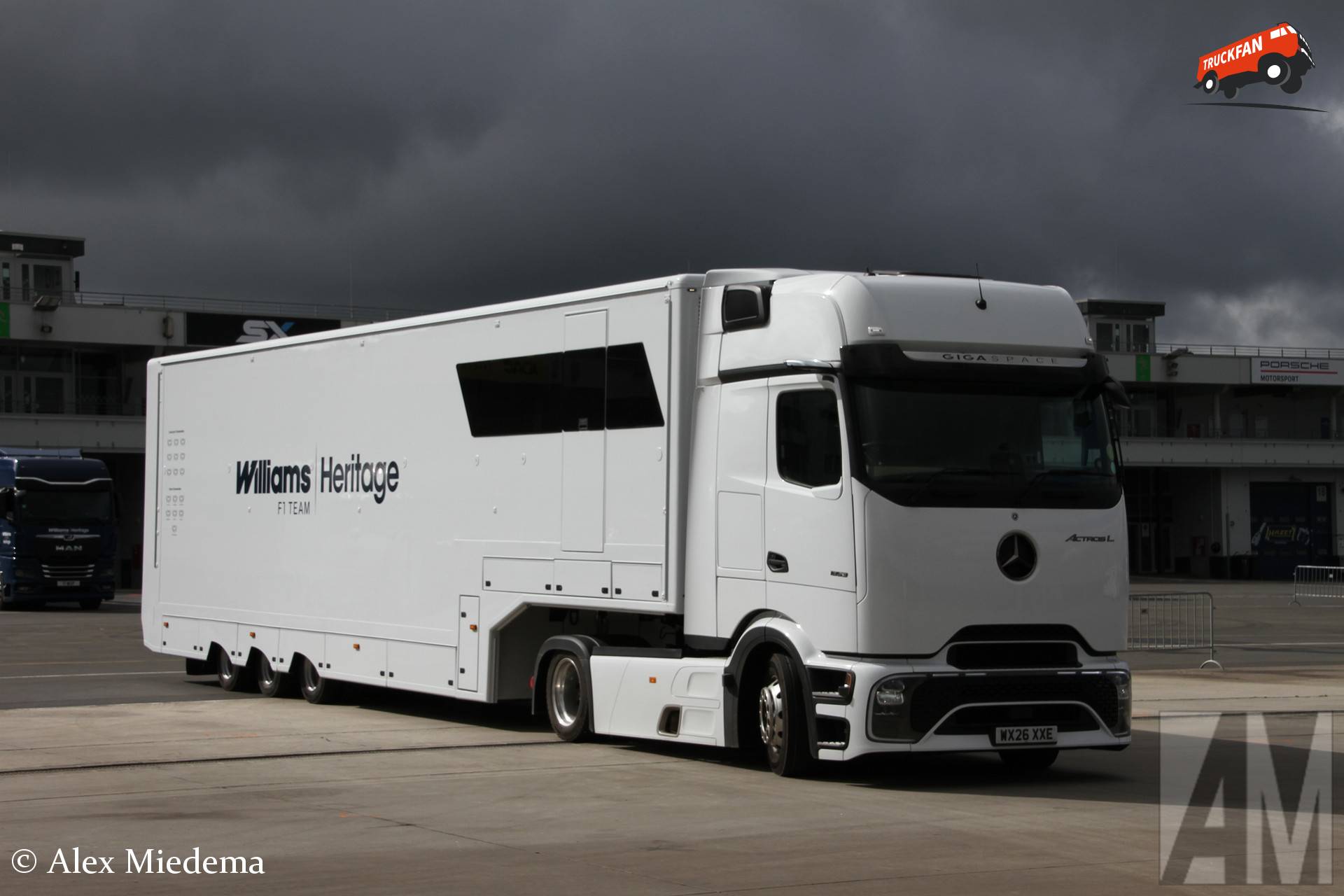 Williams F1 Team Heritage racetransporter bij Nürburgring Classic