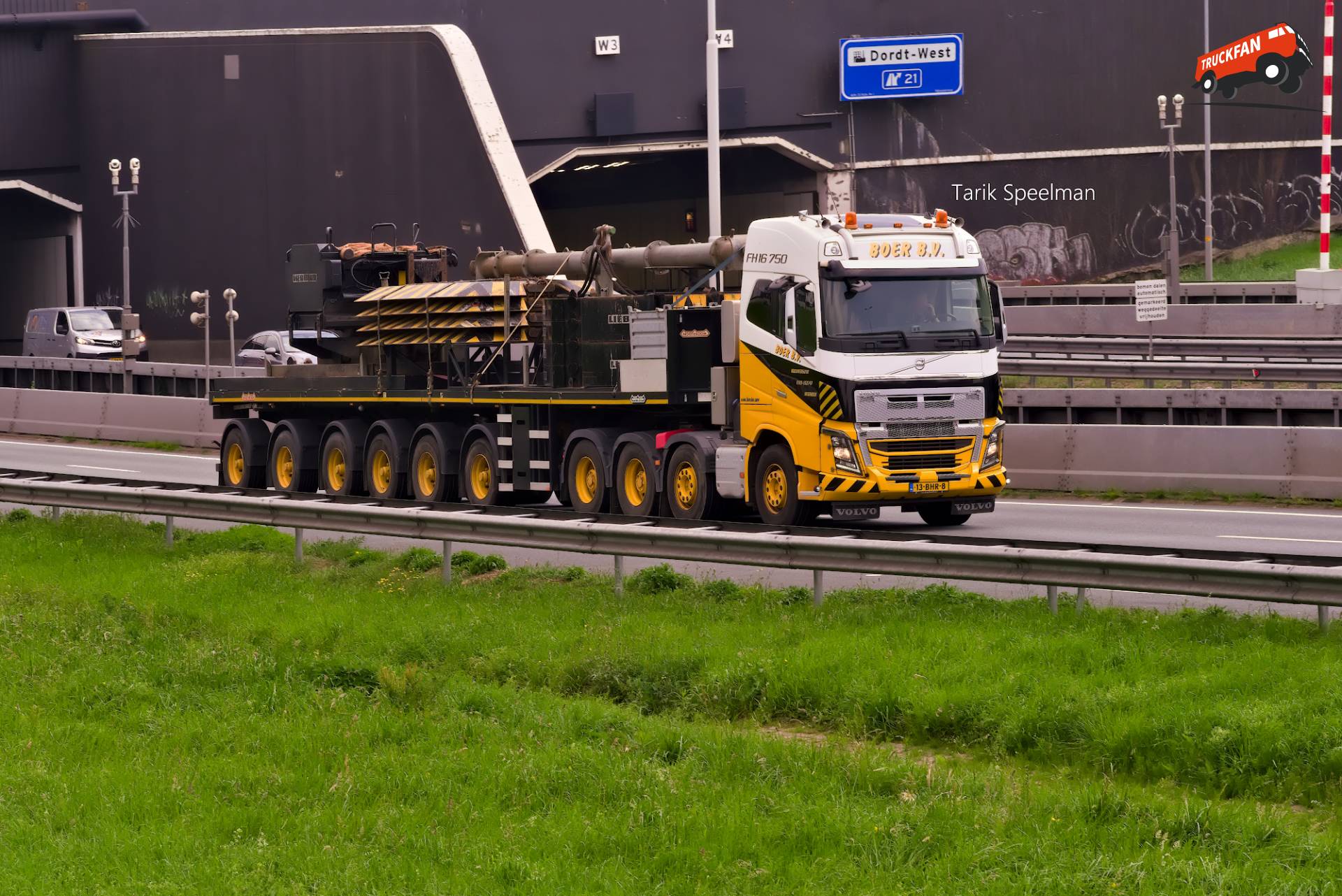Volvo FH 4th Gen vrachtwagen met kenteken 13-BHR-8