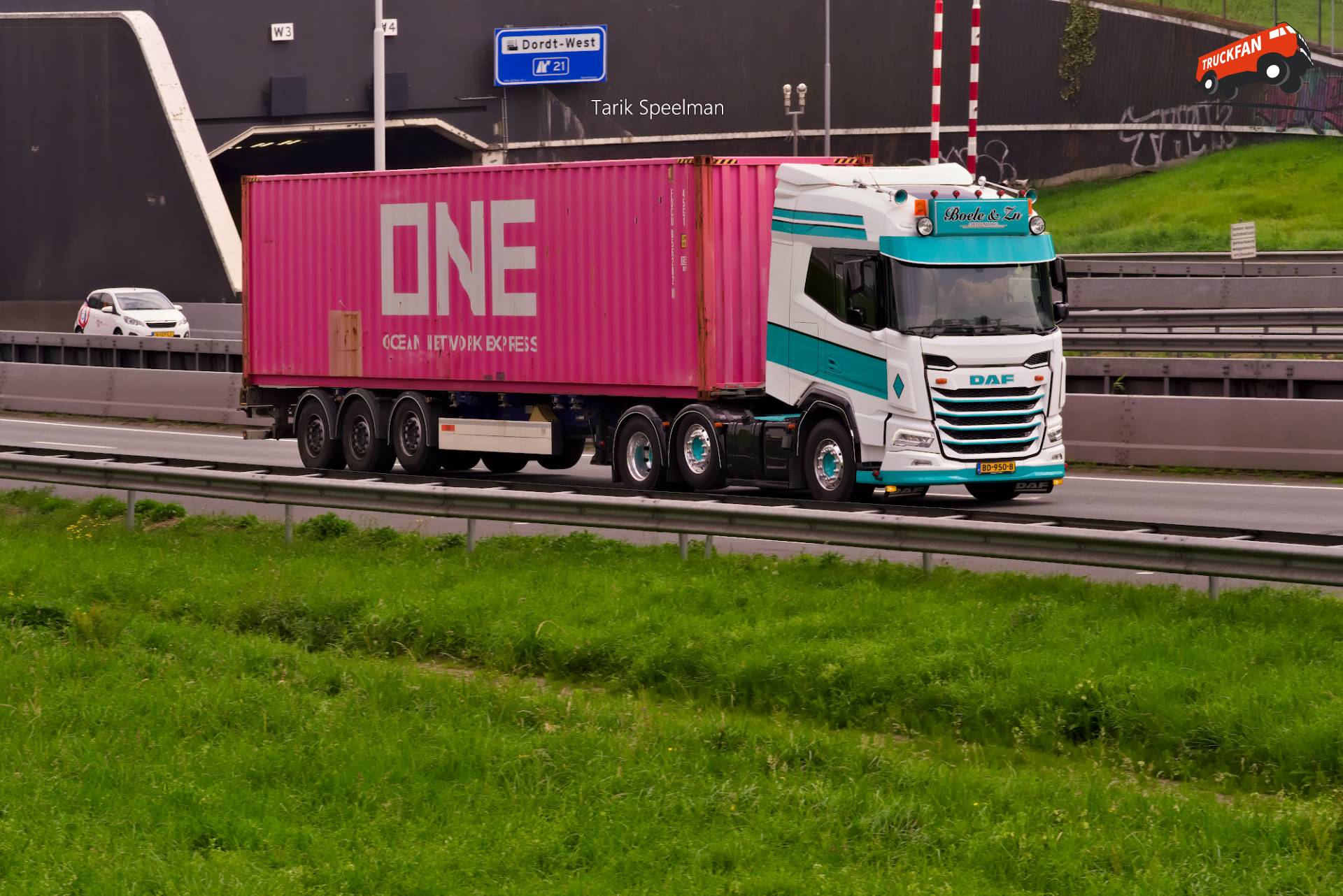 DAF XF 530 truck BD-950-B on A16