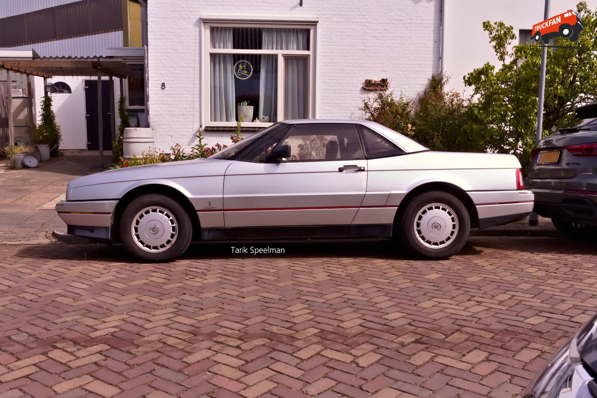 Cadillac Allante personenauto in Dubbeldam