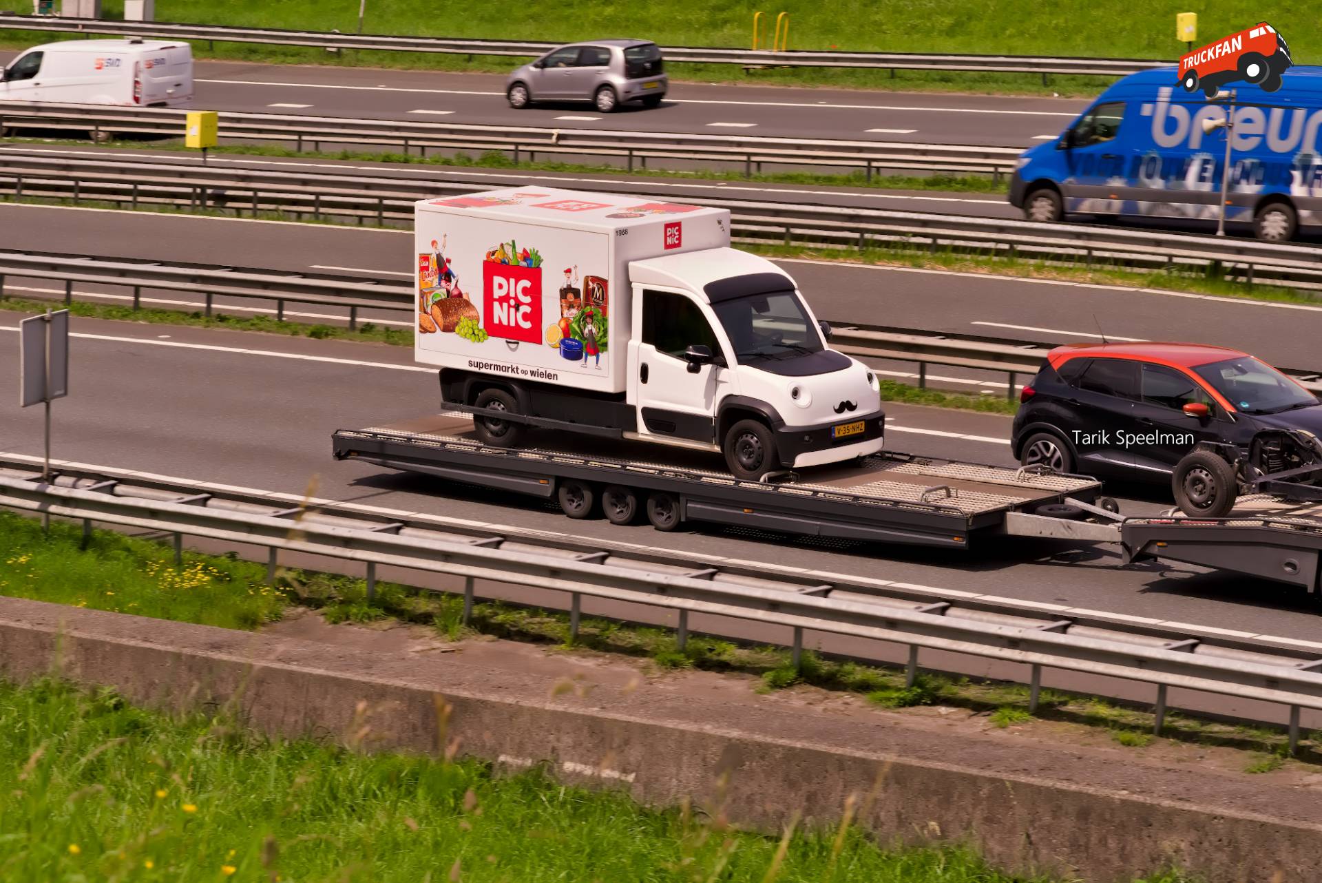 Goupil G6 van Picnic op een autotransporter
