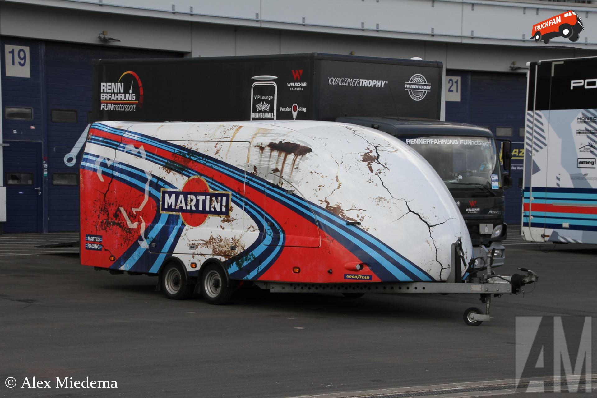 Gesloten autotransporter van Martini Racing op Nürburgring