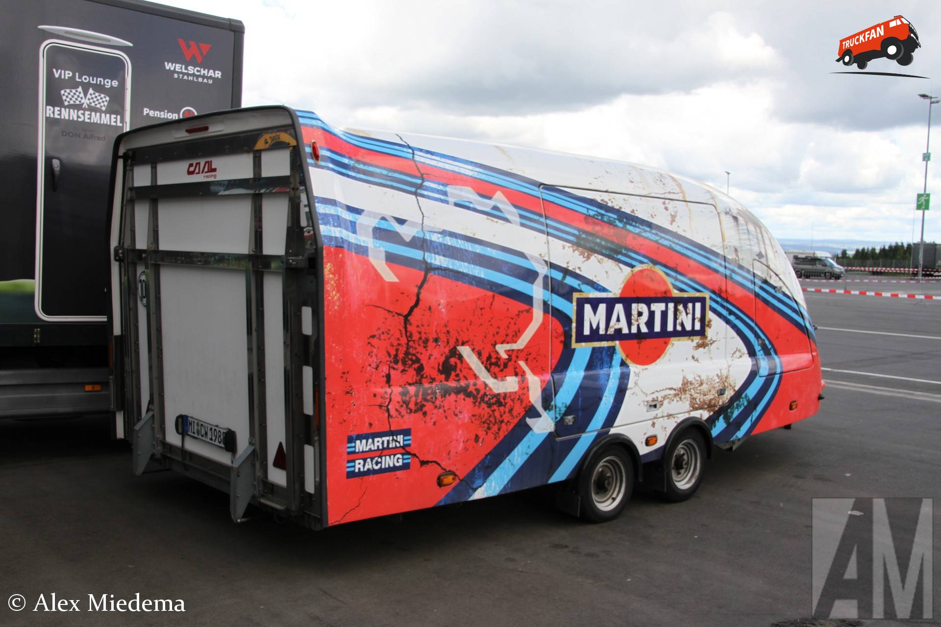 Racetransporter van Martini Racing op Nürburgring Classic
