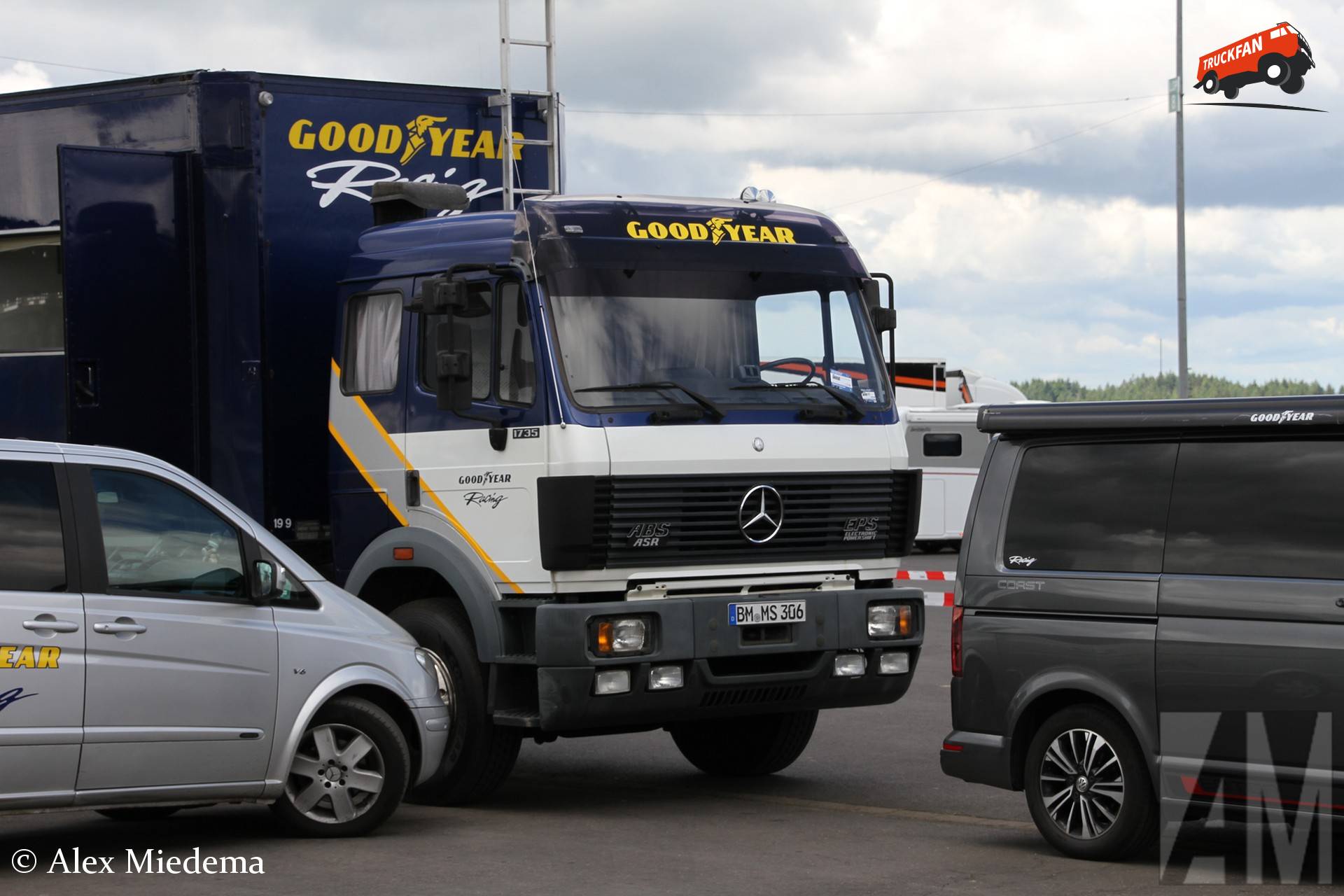 Mercedes-Benz 1735 racetransporter in paddock