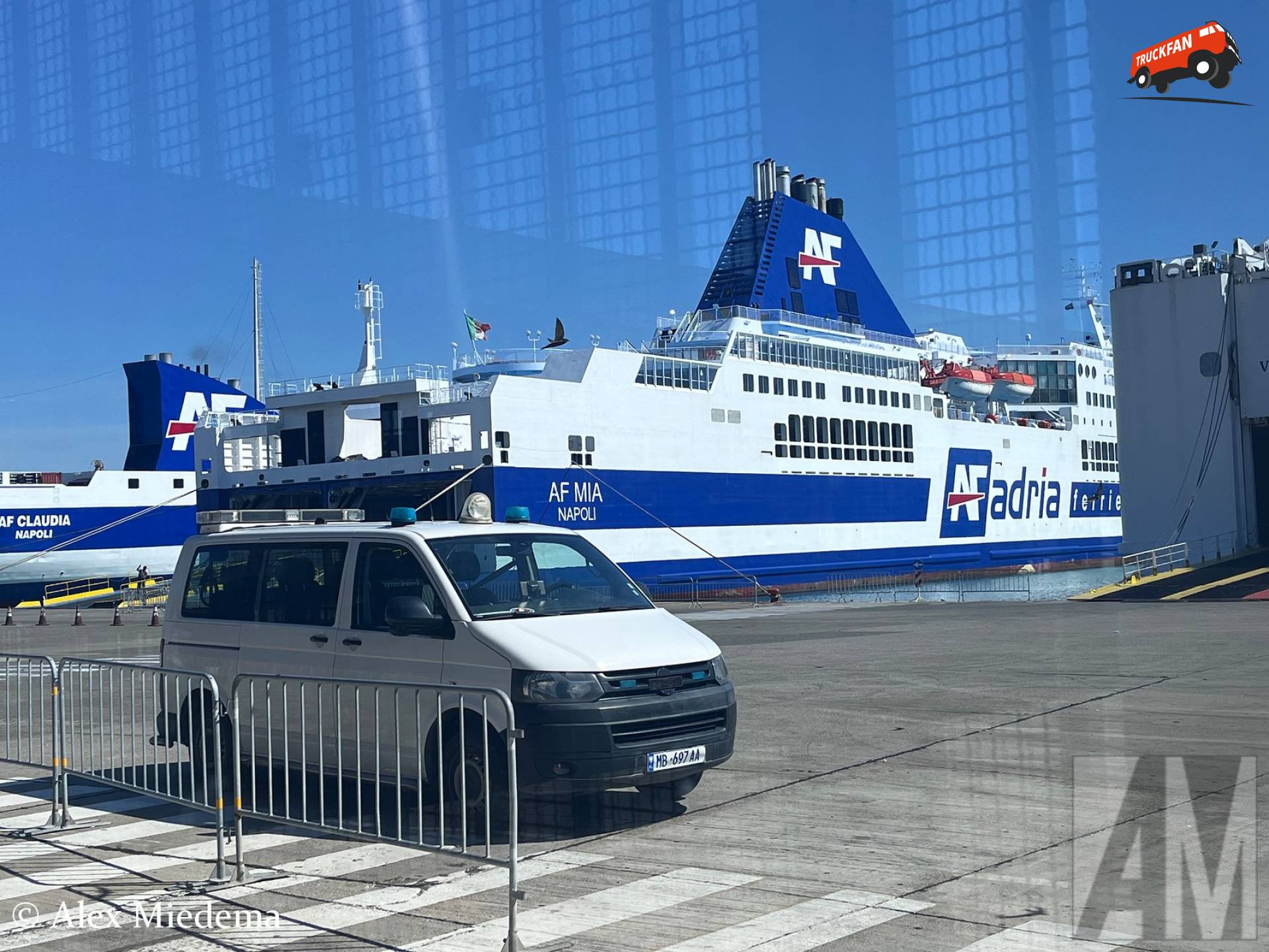 VW Transporter T5 politiewagen in Durrës, Albanië