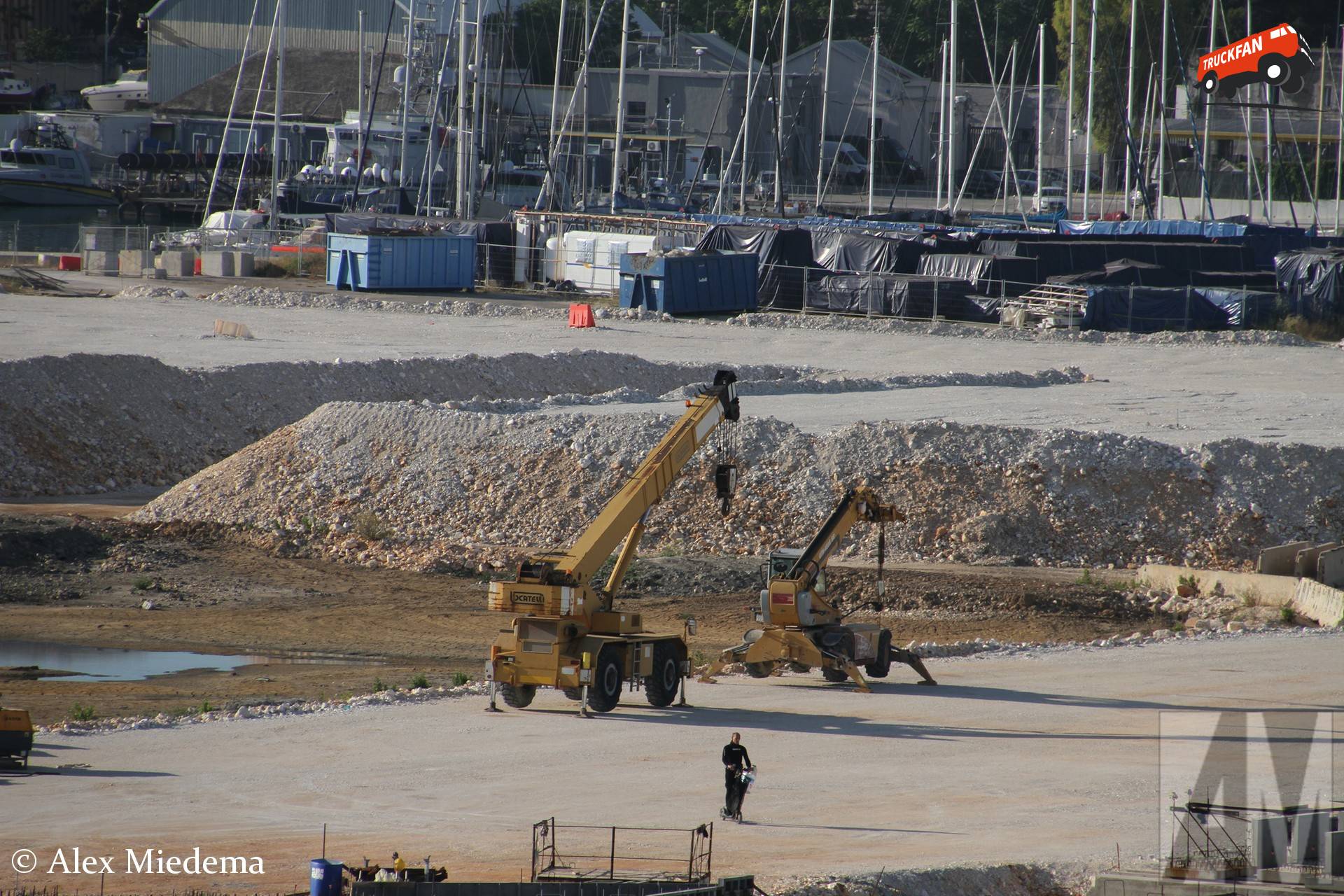Locatelli telescoopkraan model 840 in Bari