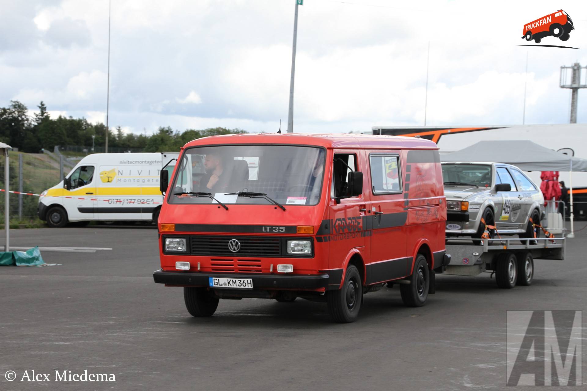 Volkswagen LT 35 met Alyss aanhangwagen op Nürburgring paddock
