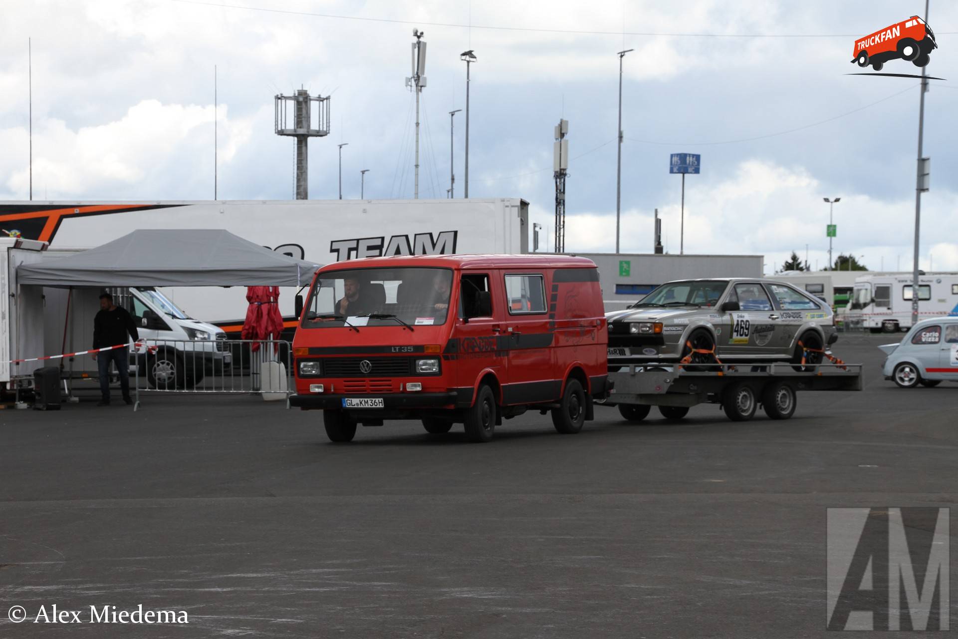 Volkswagen LT 35 met Alyss aanhangwagen in Nürburgring paddock
