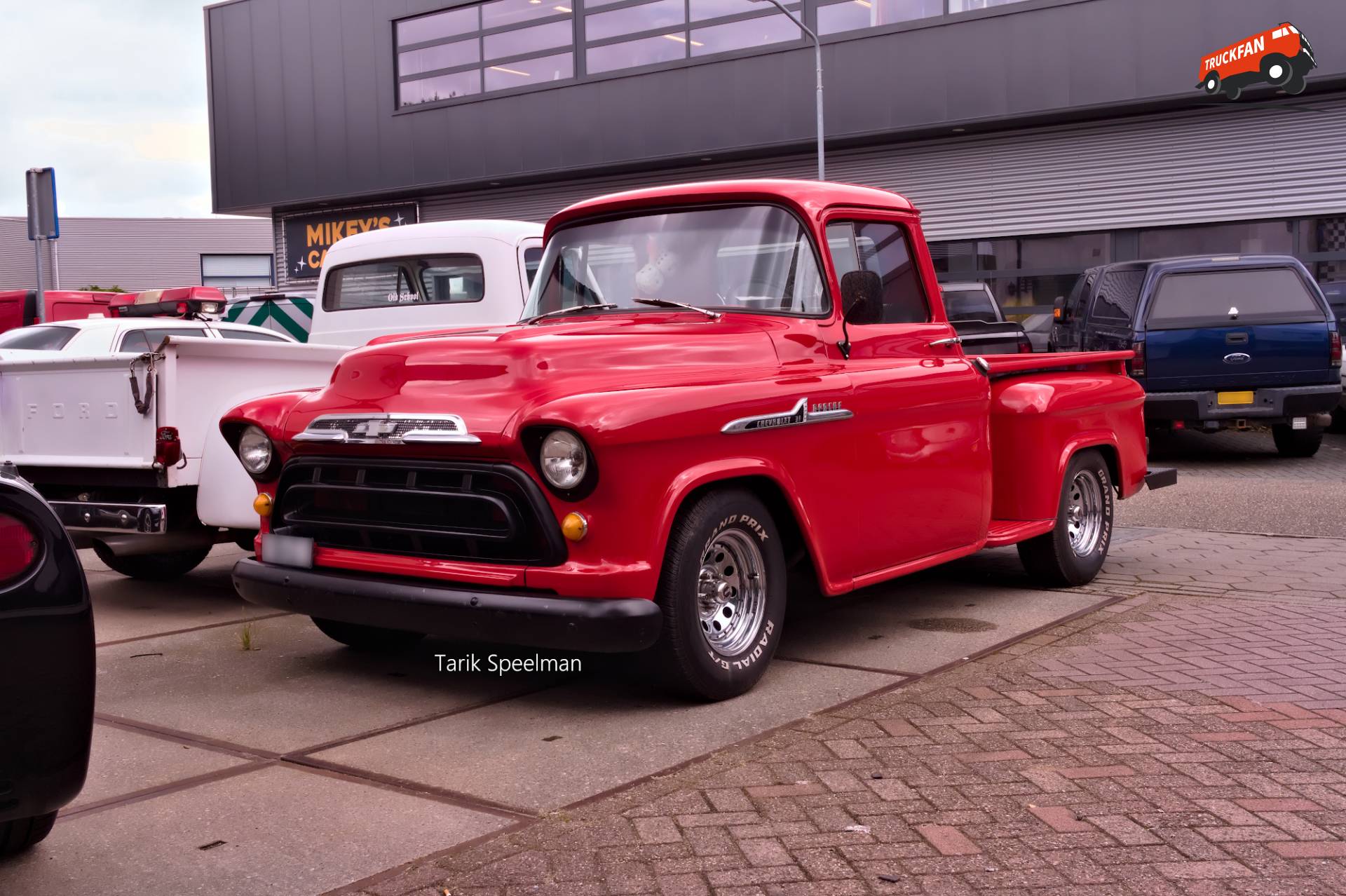 Chevrolet Apache 3100 bij Arton in Zwijndrecht