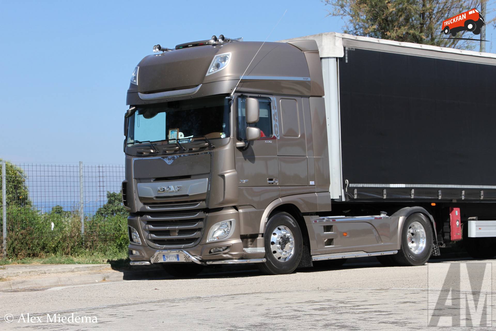 DAF XF Euro 6 vrachtwagen in midden Italië