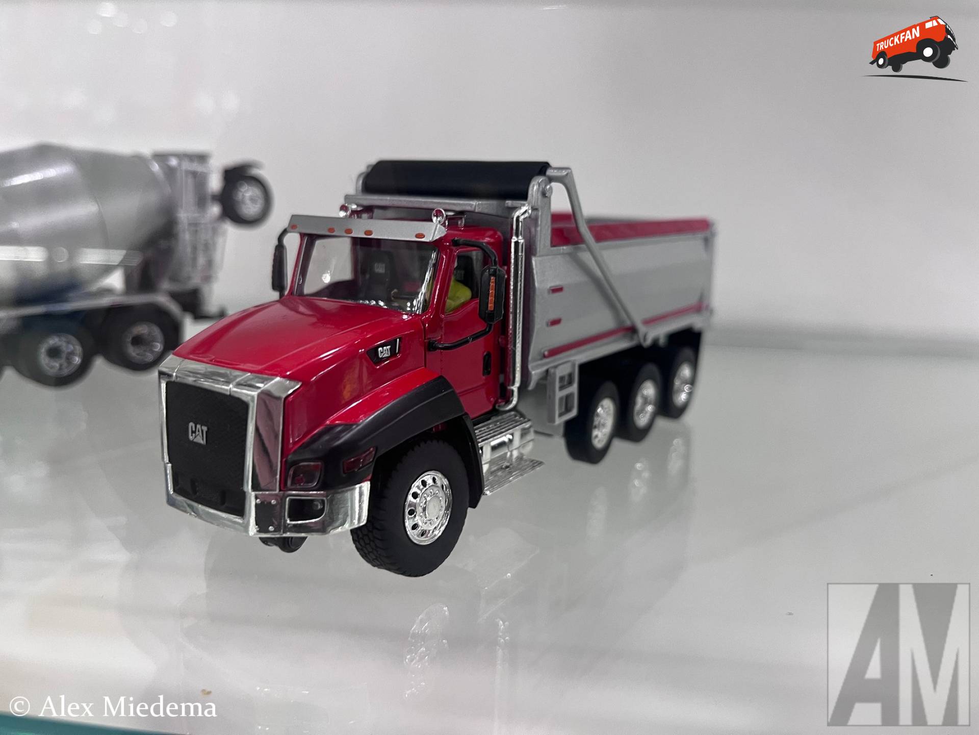 Model van Caterpillar wegtruck serie