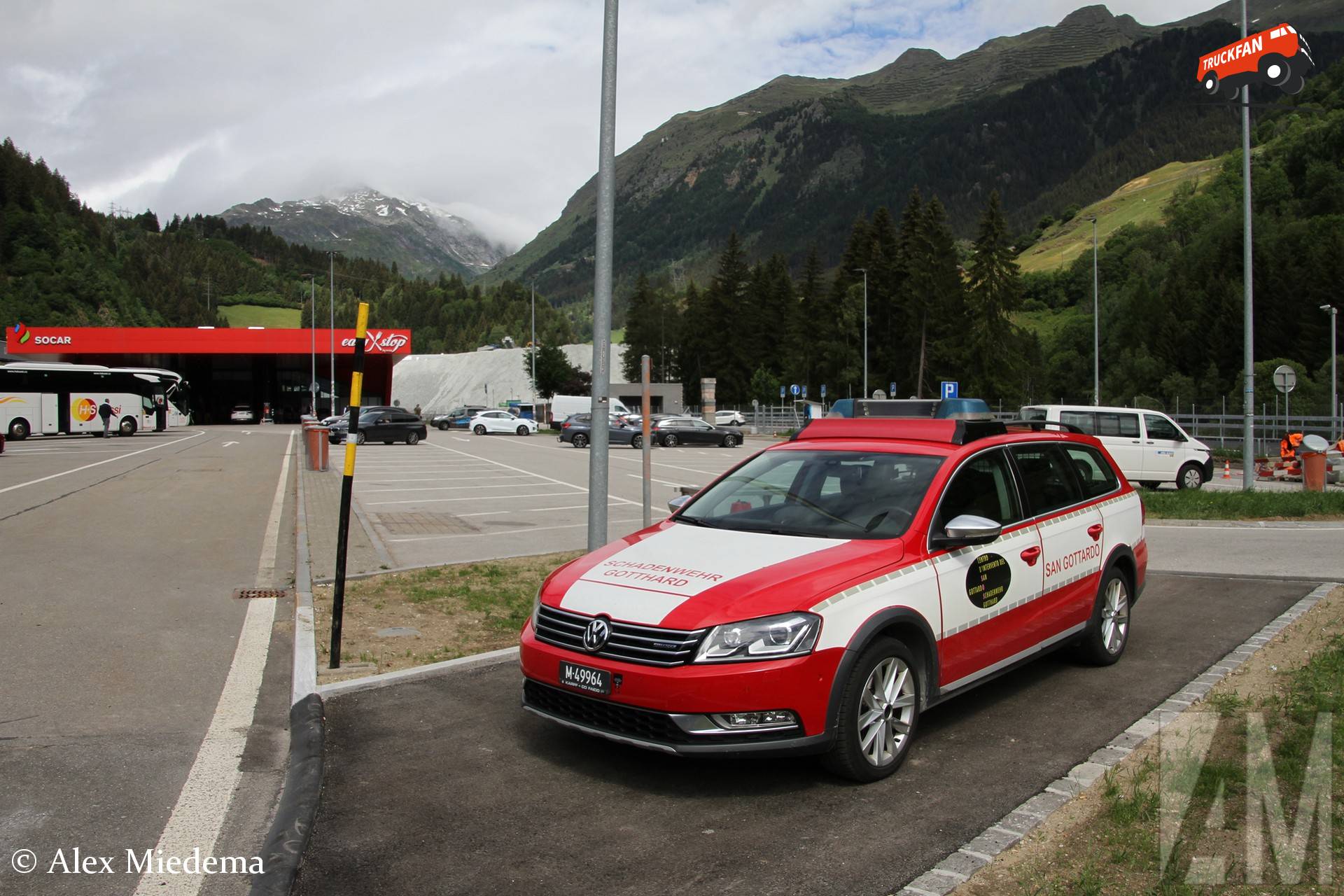 VW Passat van Schadenwehr Gotthard in een passen decor