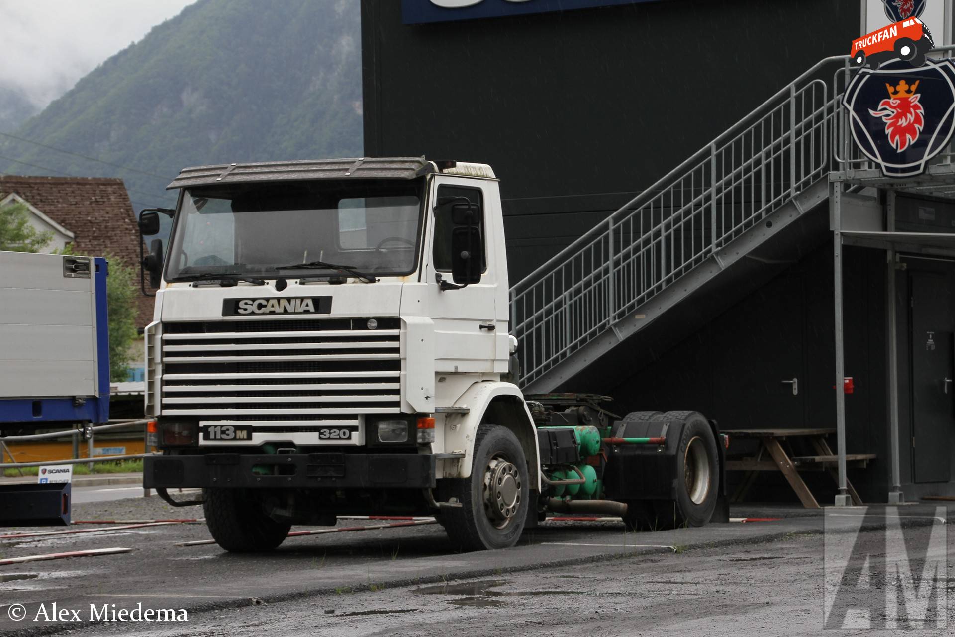 Scania 113M320 vrachtwagen in Flüelen Zwitserland